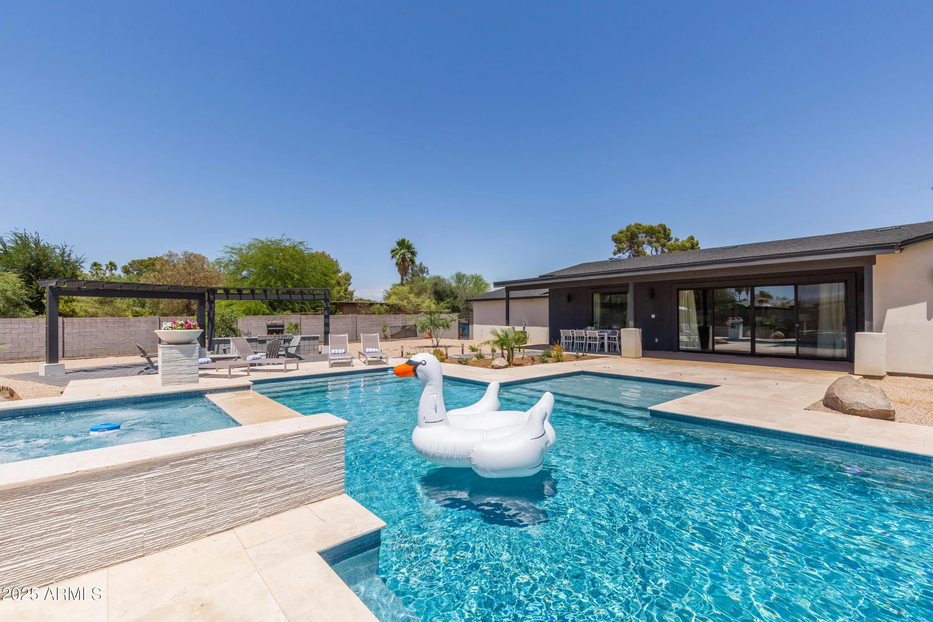 Photo of Listing #6888256