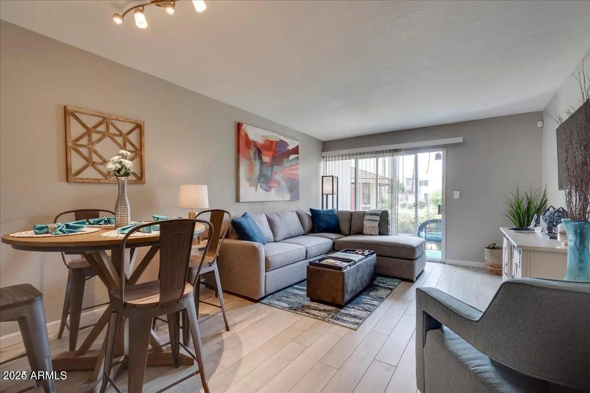 Photo of Listing #6888371