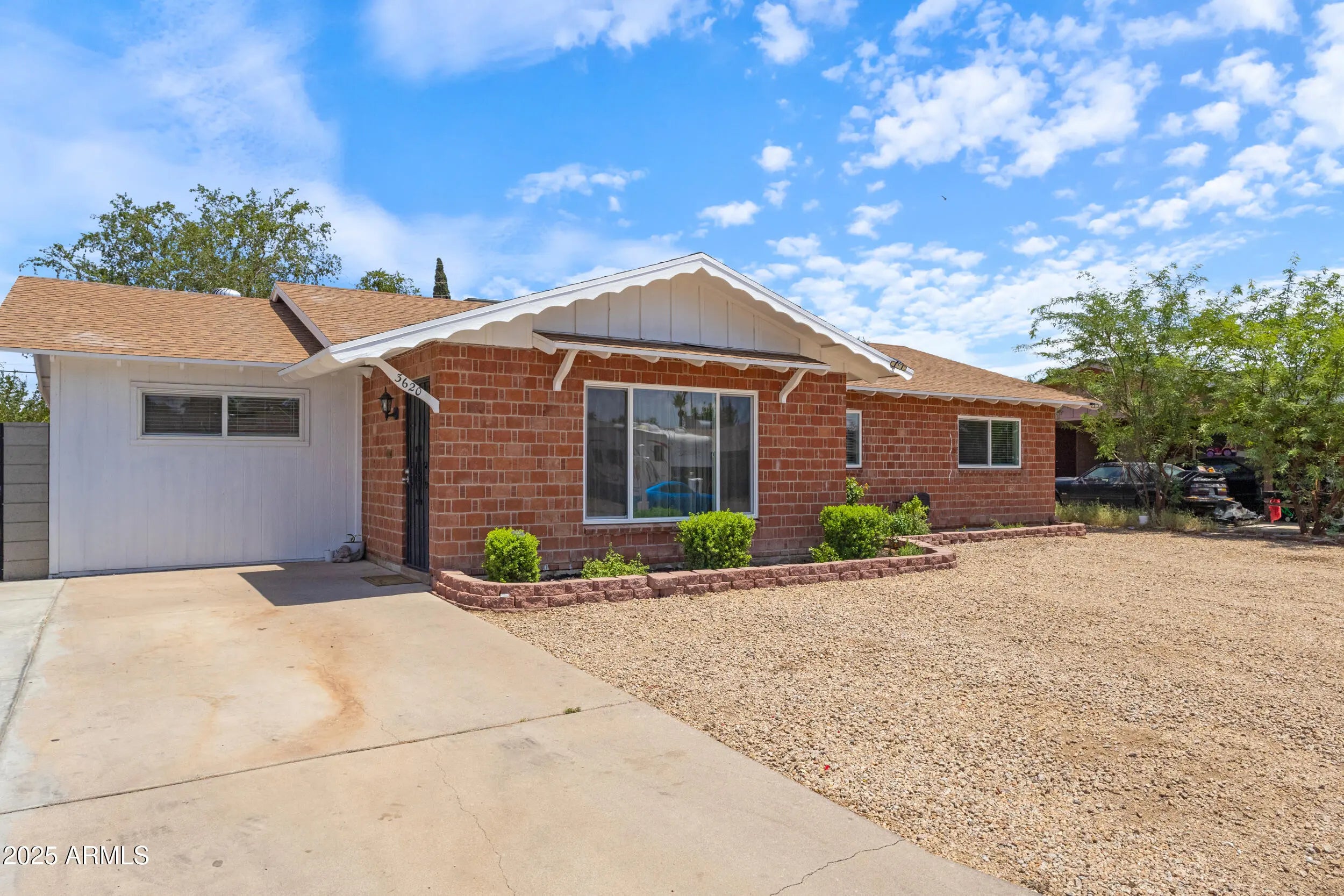 Photo of Listing #6889006