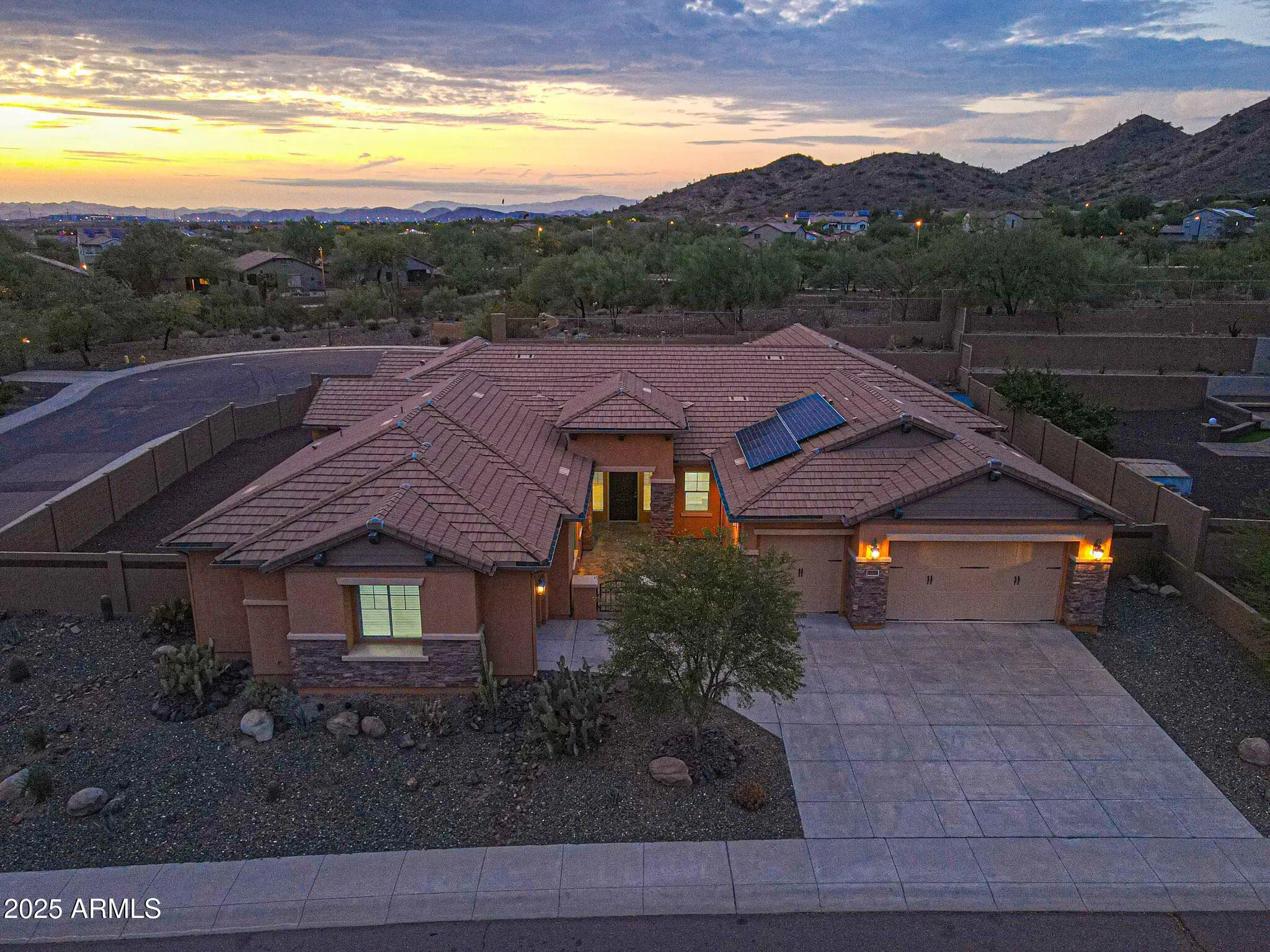 Photo of Listing #6896001