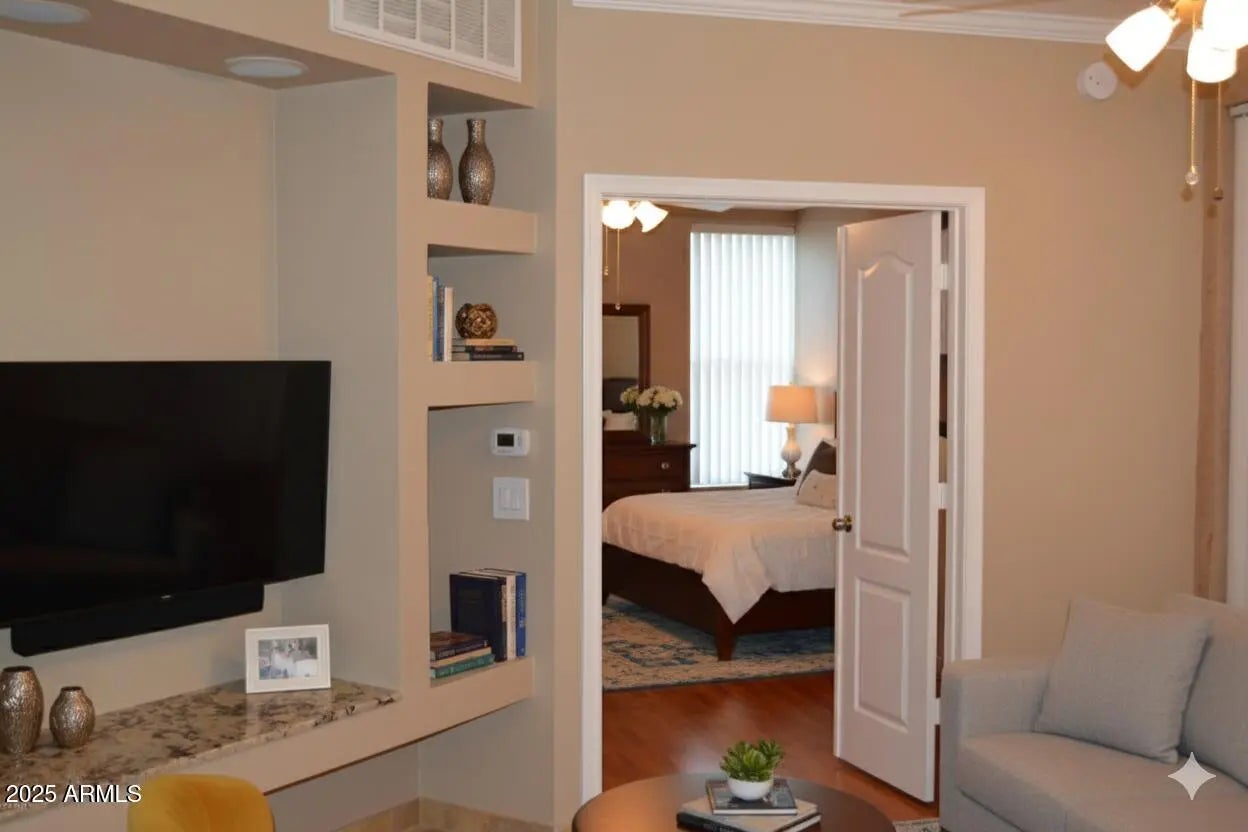 Photo of Listing #6889315