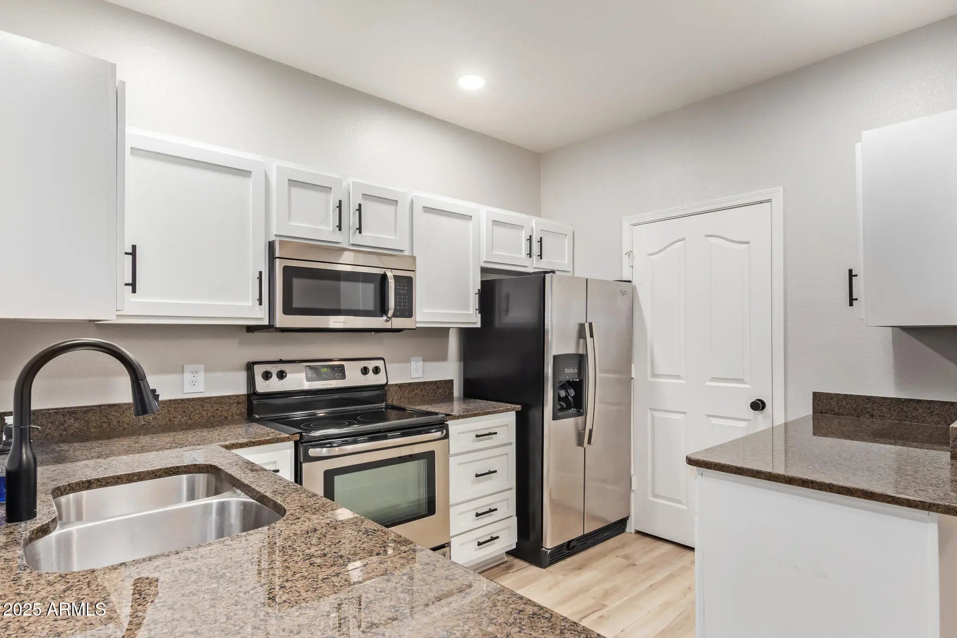 Photo of Listing #6890216