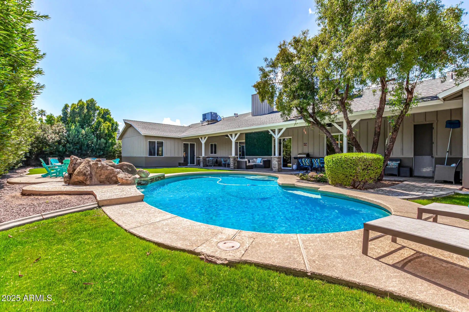 Photo of Listing #6890056