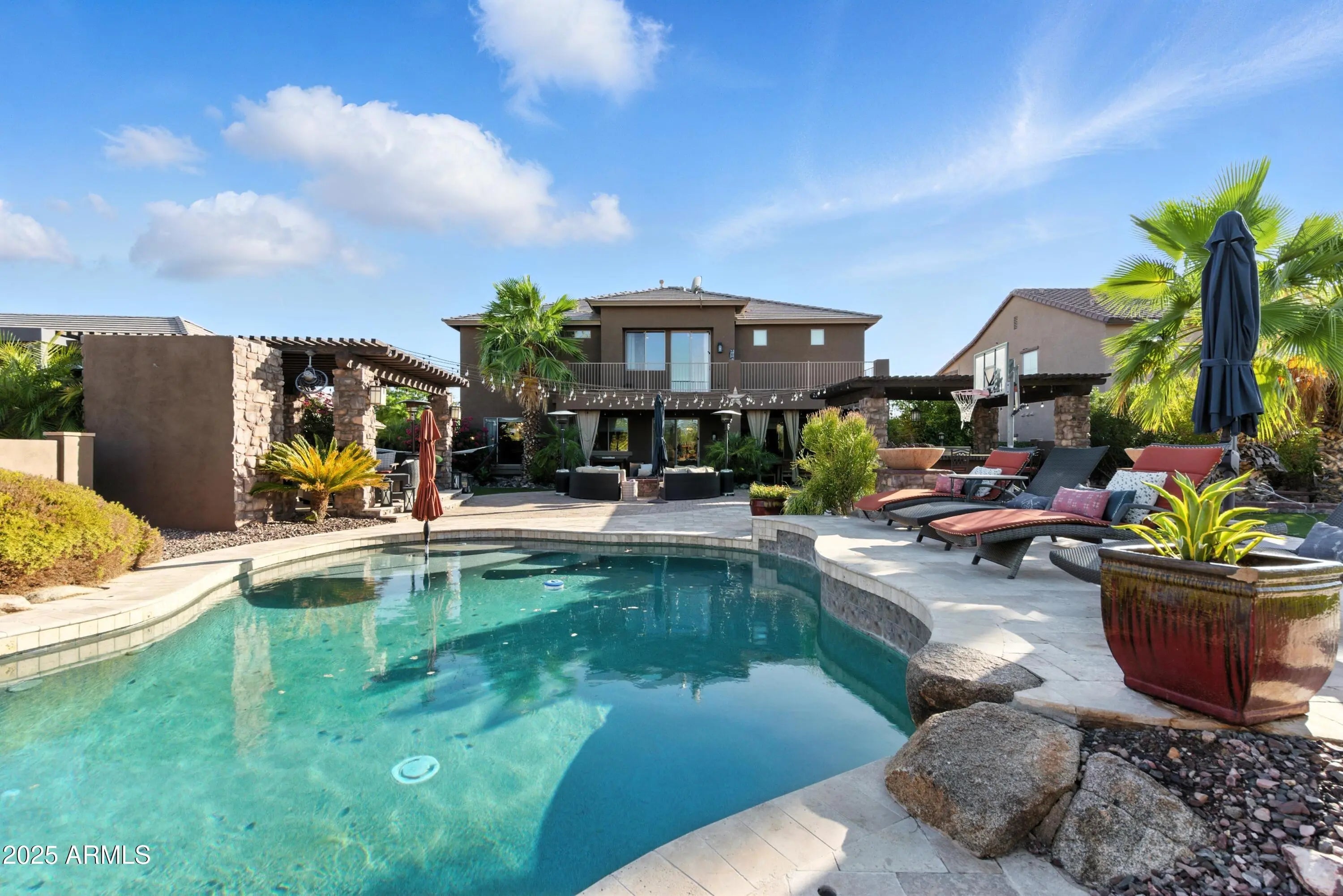 Photo of Listing #6890052