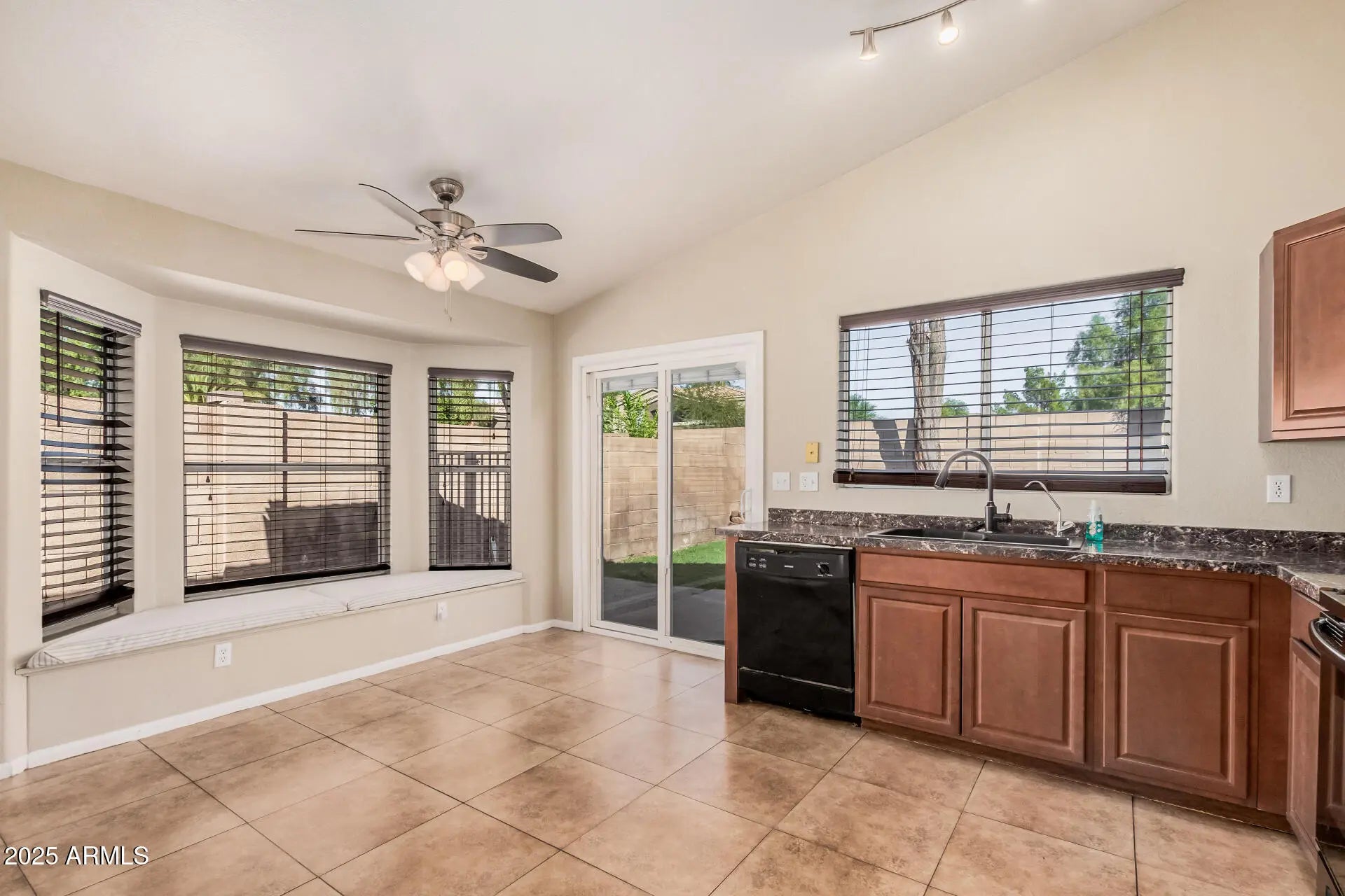 Photo of Listing #6890242