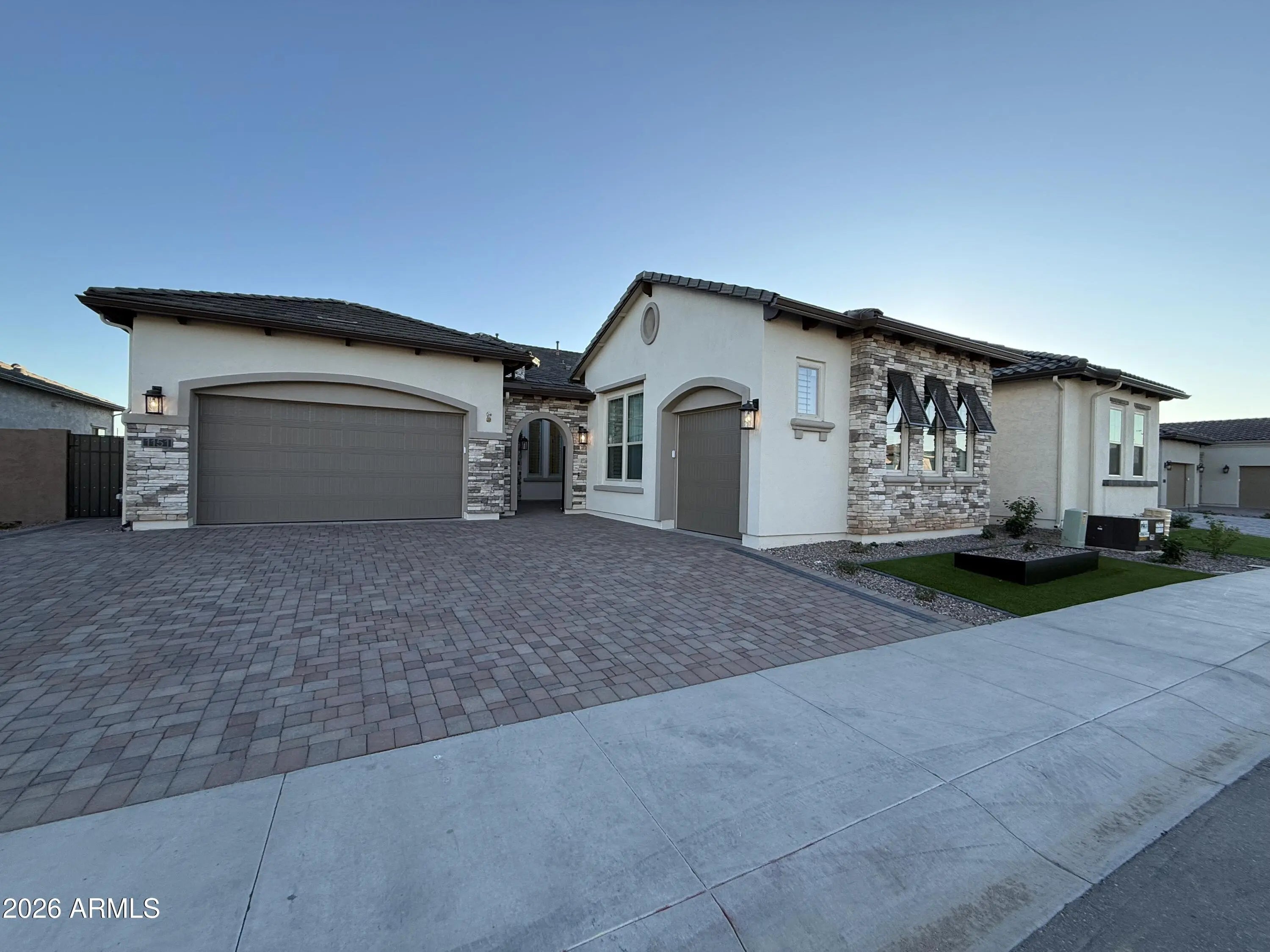 Photo of Listing #6890062