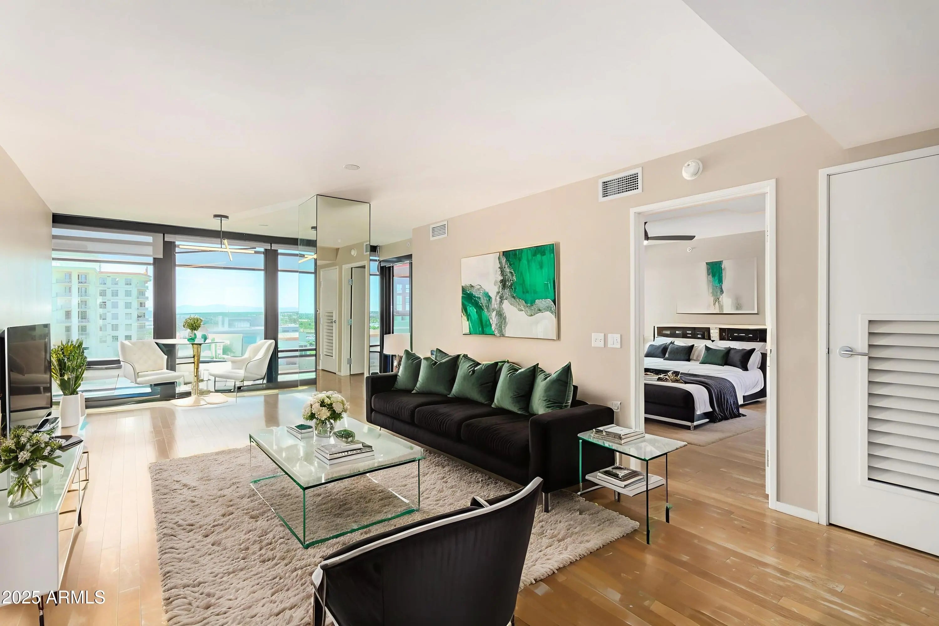 Photo of Listing #6890103