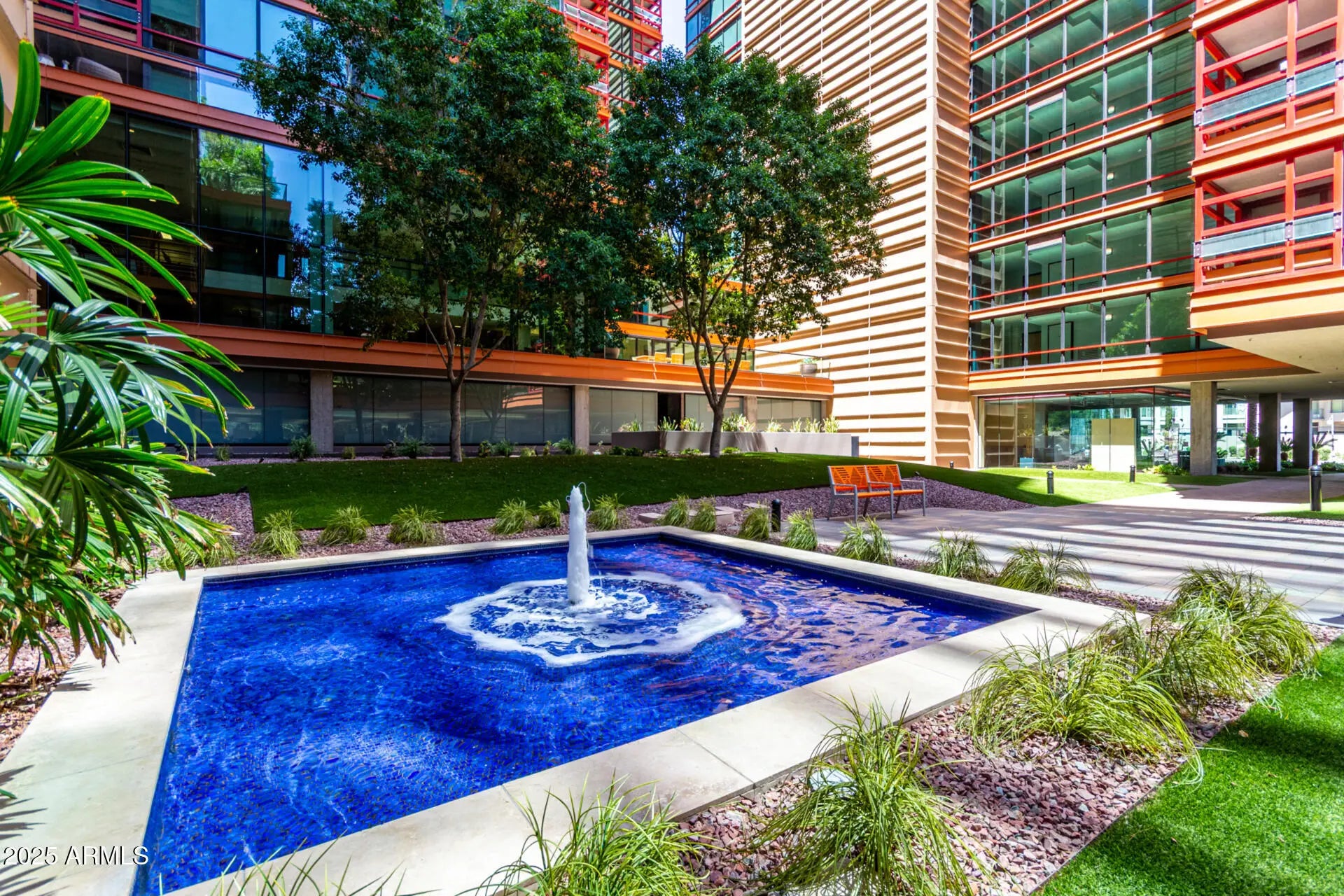 Photo of Listing #6890103