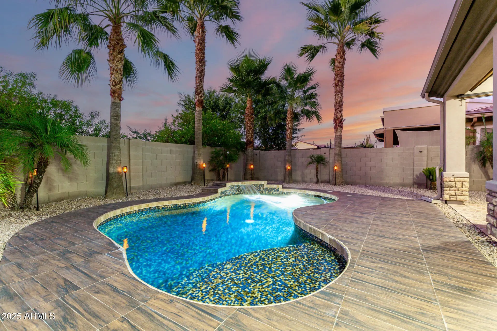 Photo of Listing #6890795