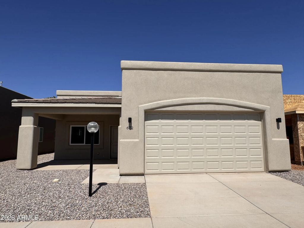 672 S Meadowood Lane, Sierra Vista