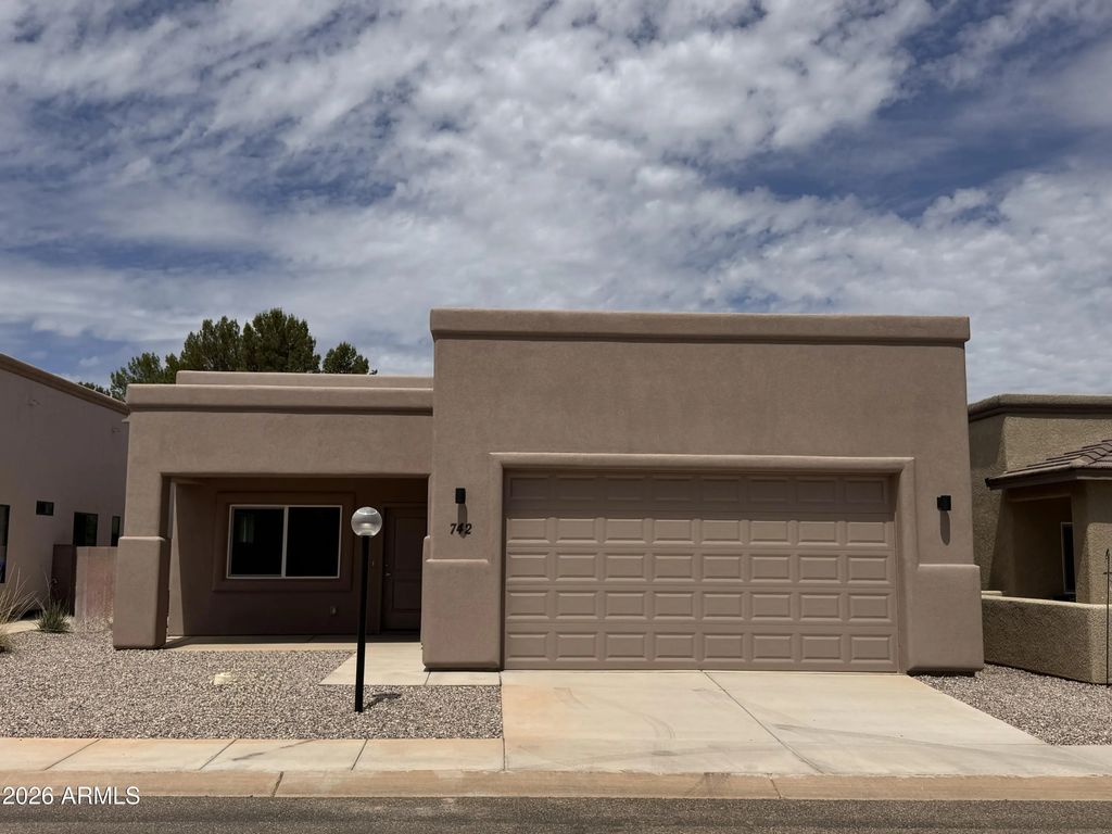 742 S Meadowood Lane, Sierra Vista