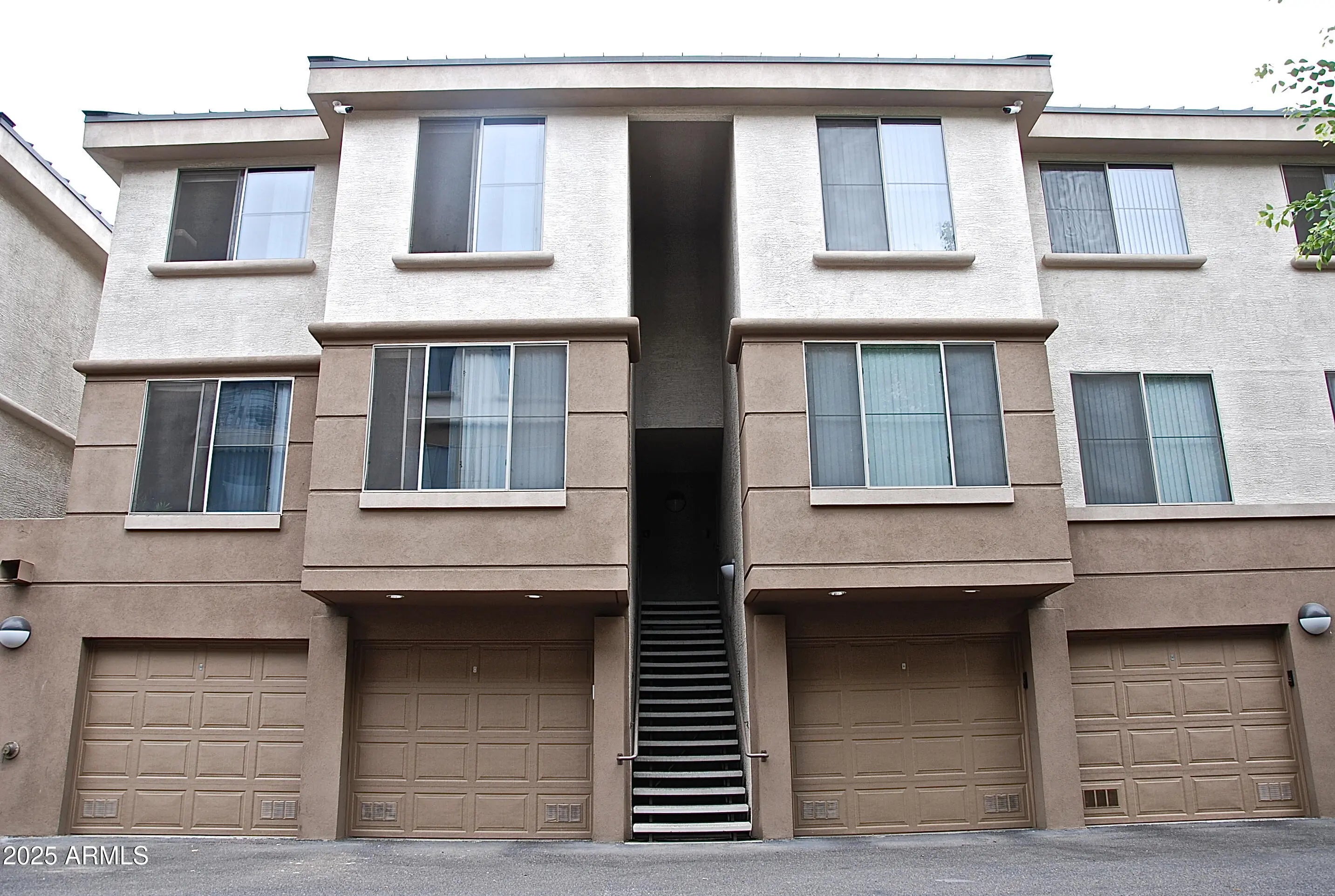 Photo of Listing #6890262