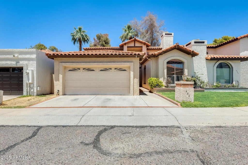 908 W Flynn Lane, Phoenix