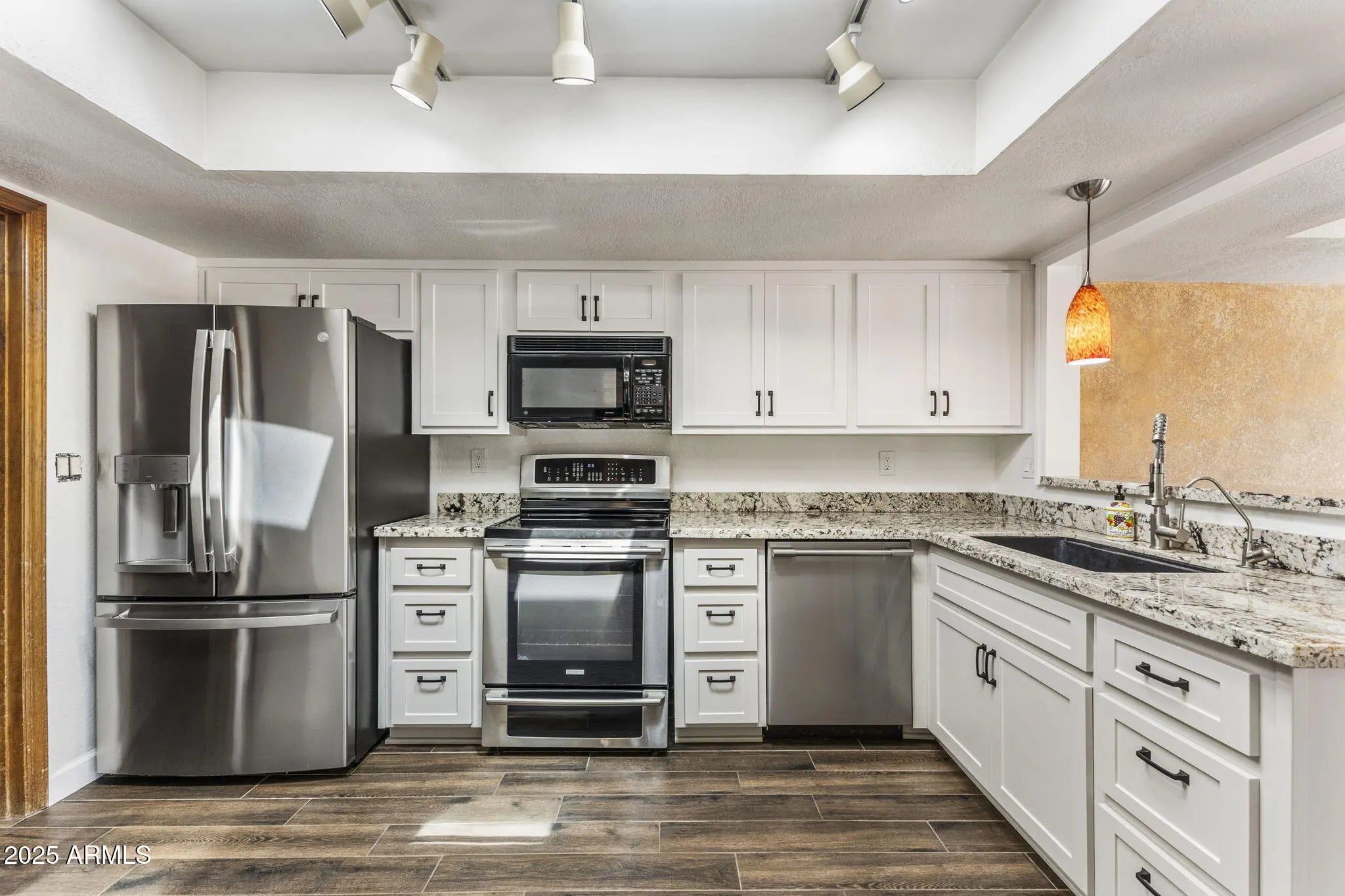 Photo of Listing #6890712