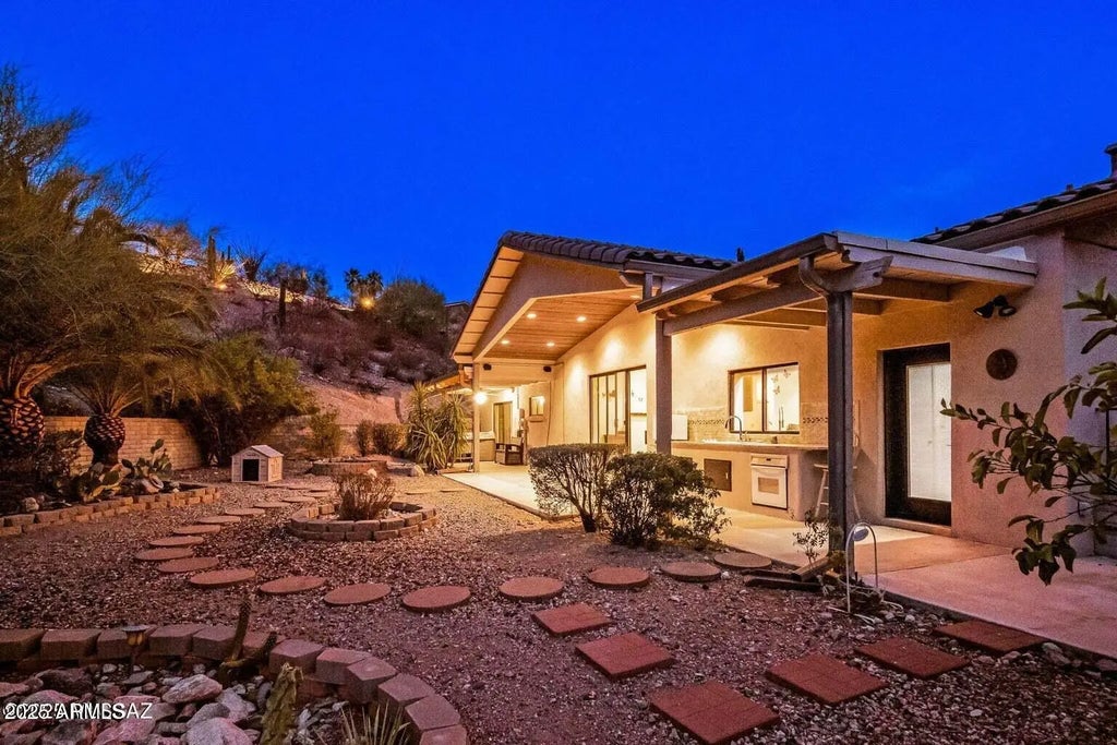 6440 N Mesa View Drive, Tucson