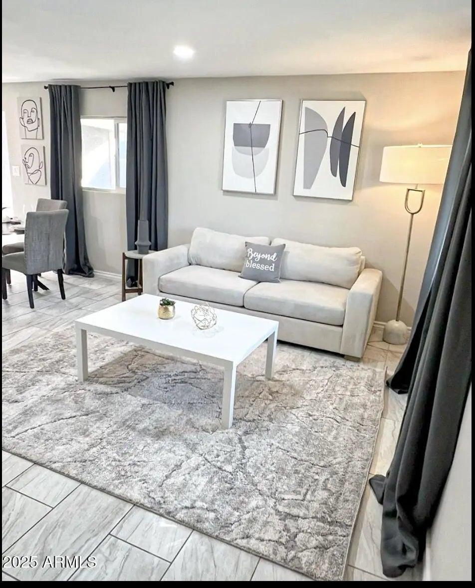 Photo of Listing #6891002