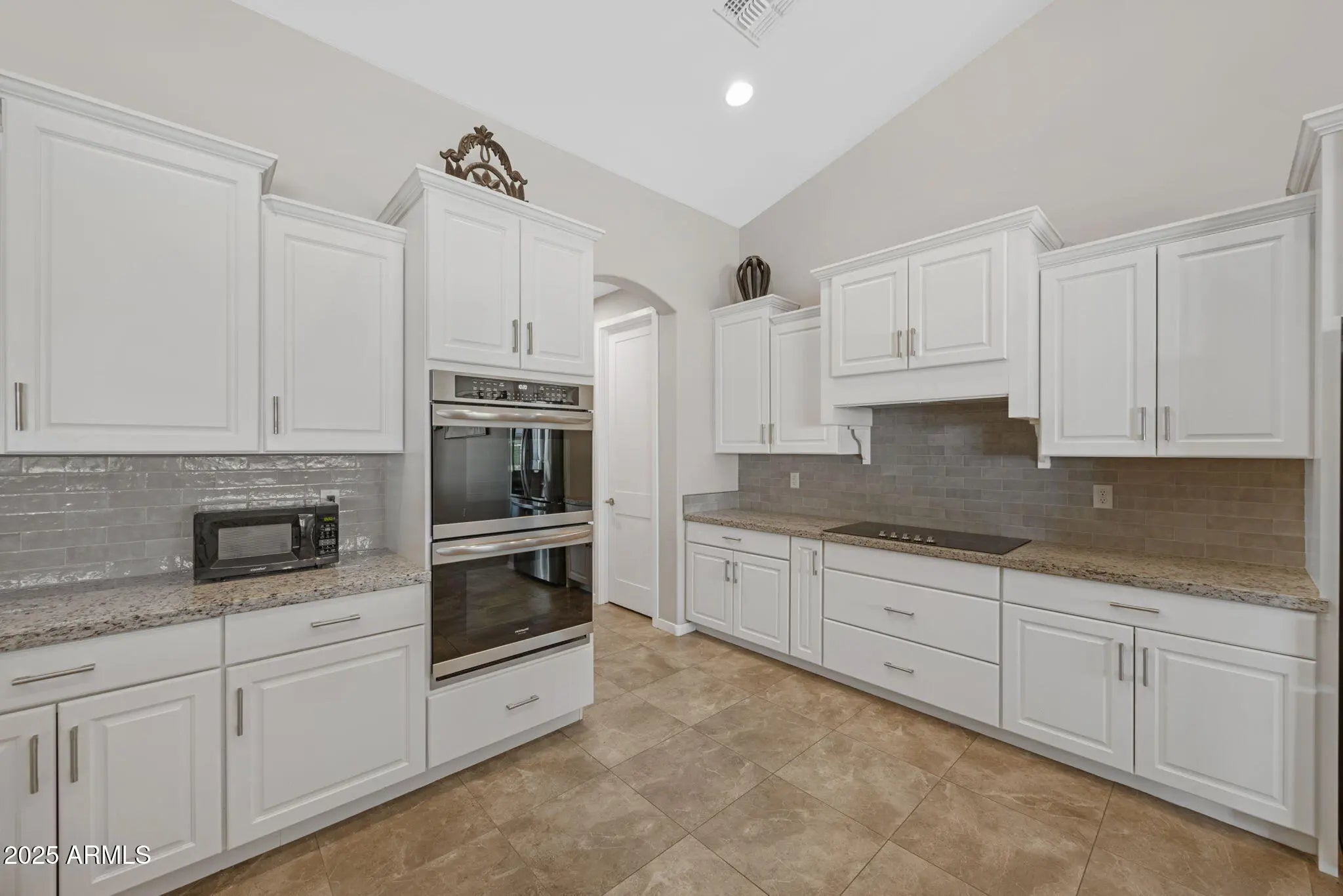 Photo of Listing #6892037