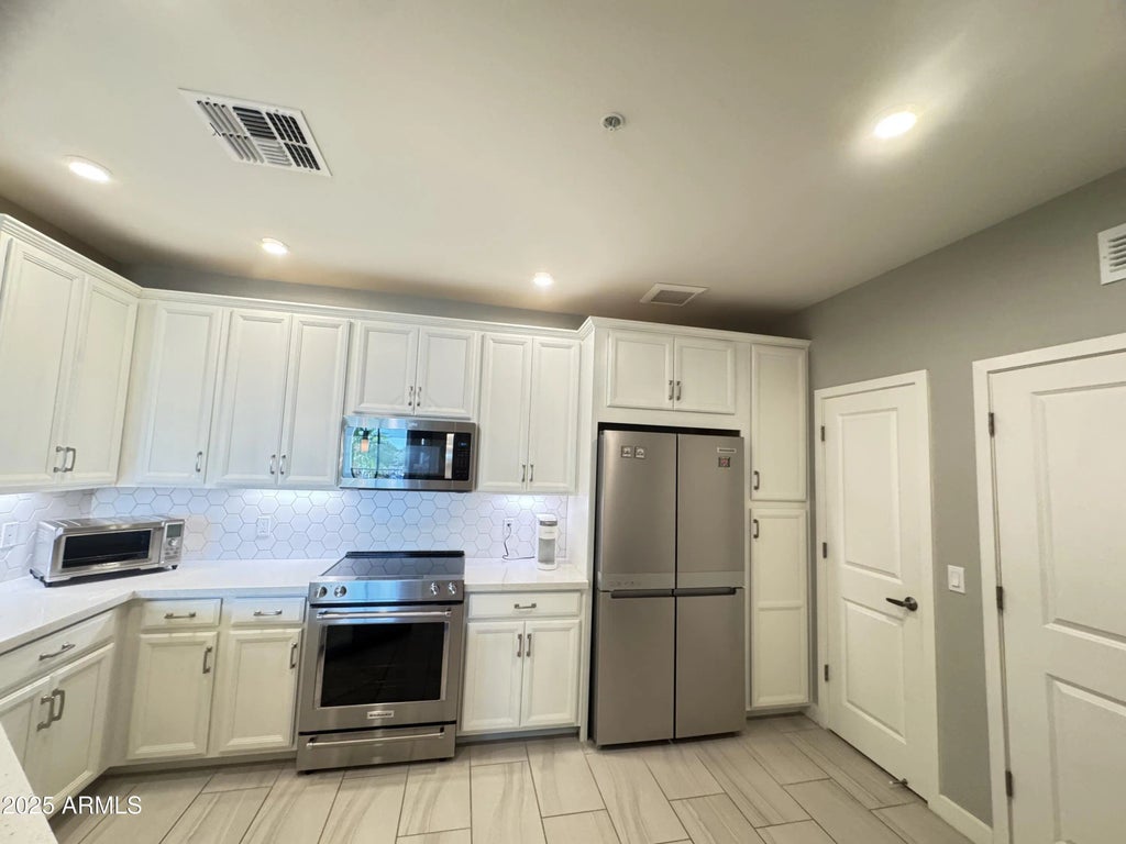 2511 W Queen Creek Road (unit 207), Chandler