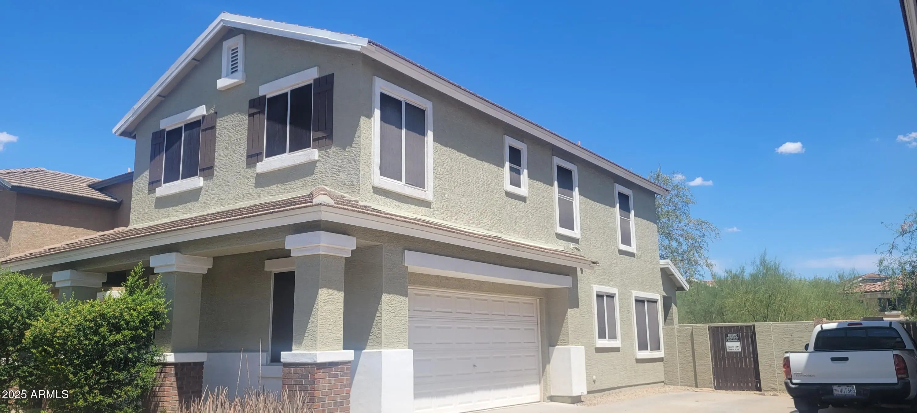 Photo of Listing #6896042