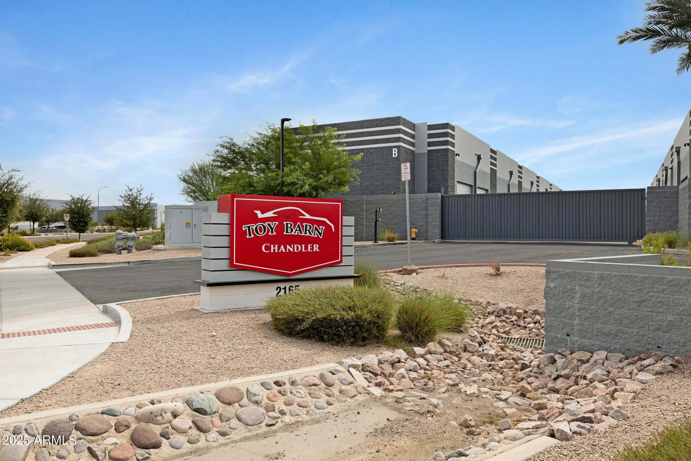 Photo of Listing #6893452