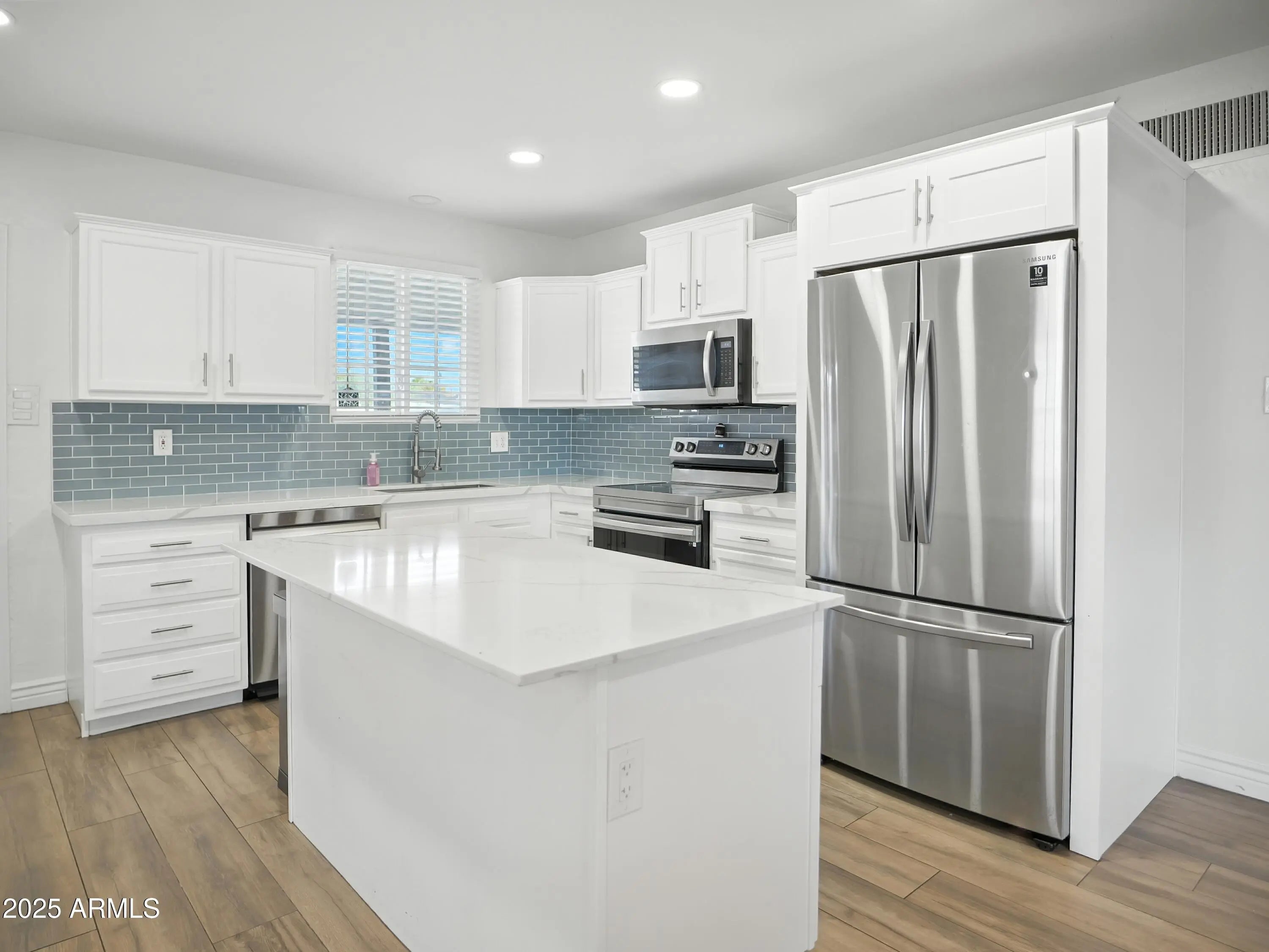 Photo of Listing #6892479