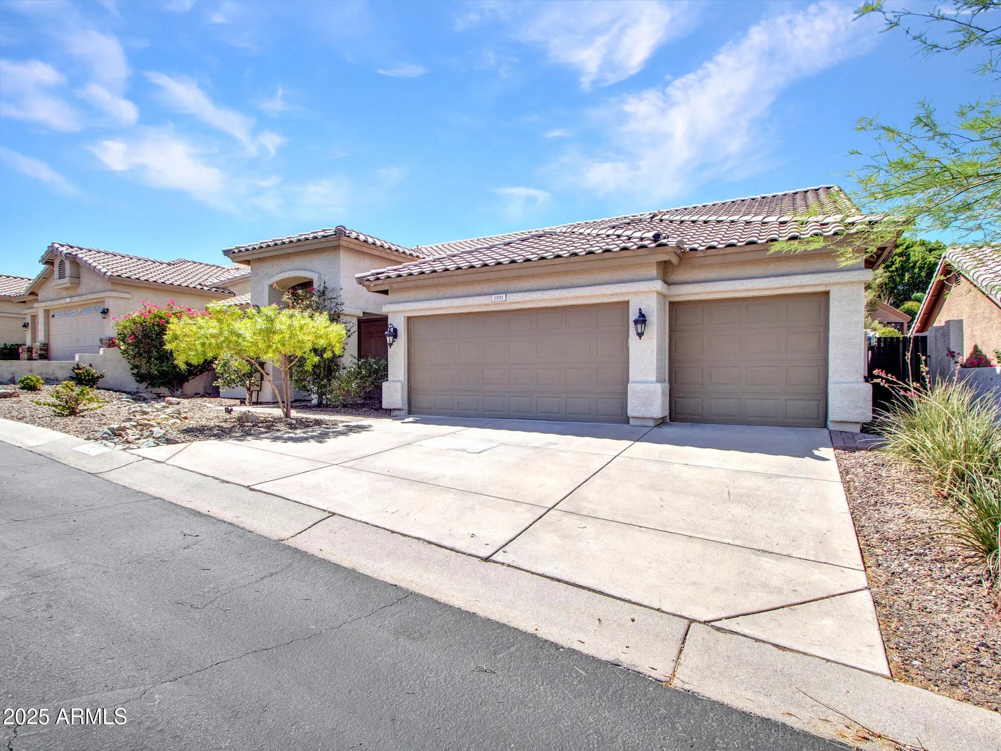 Photo of Listing #6894890