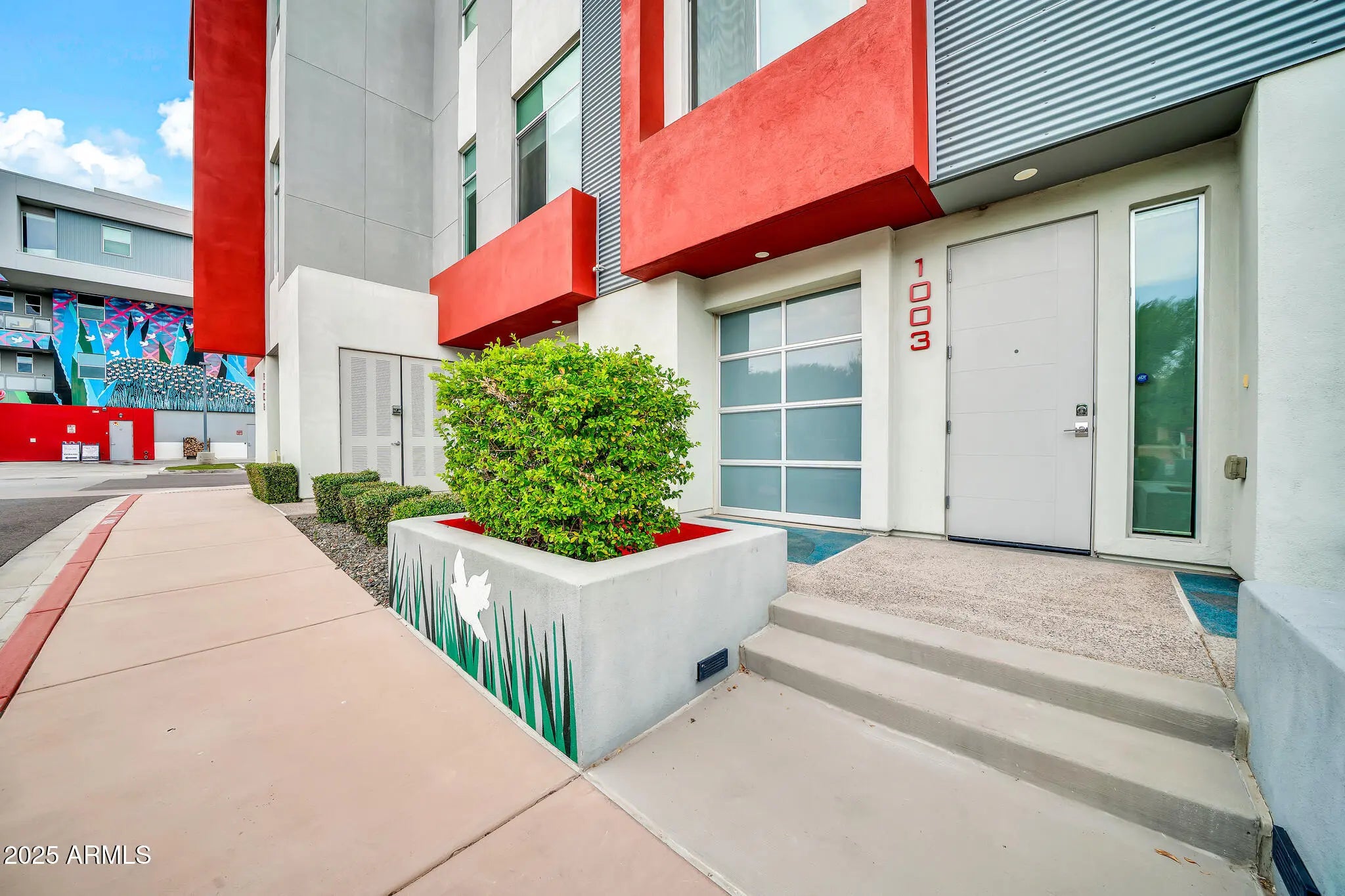 Photo of Listing #6893753