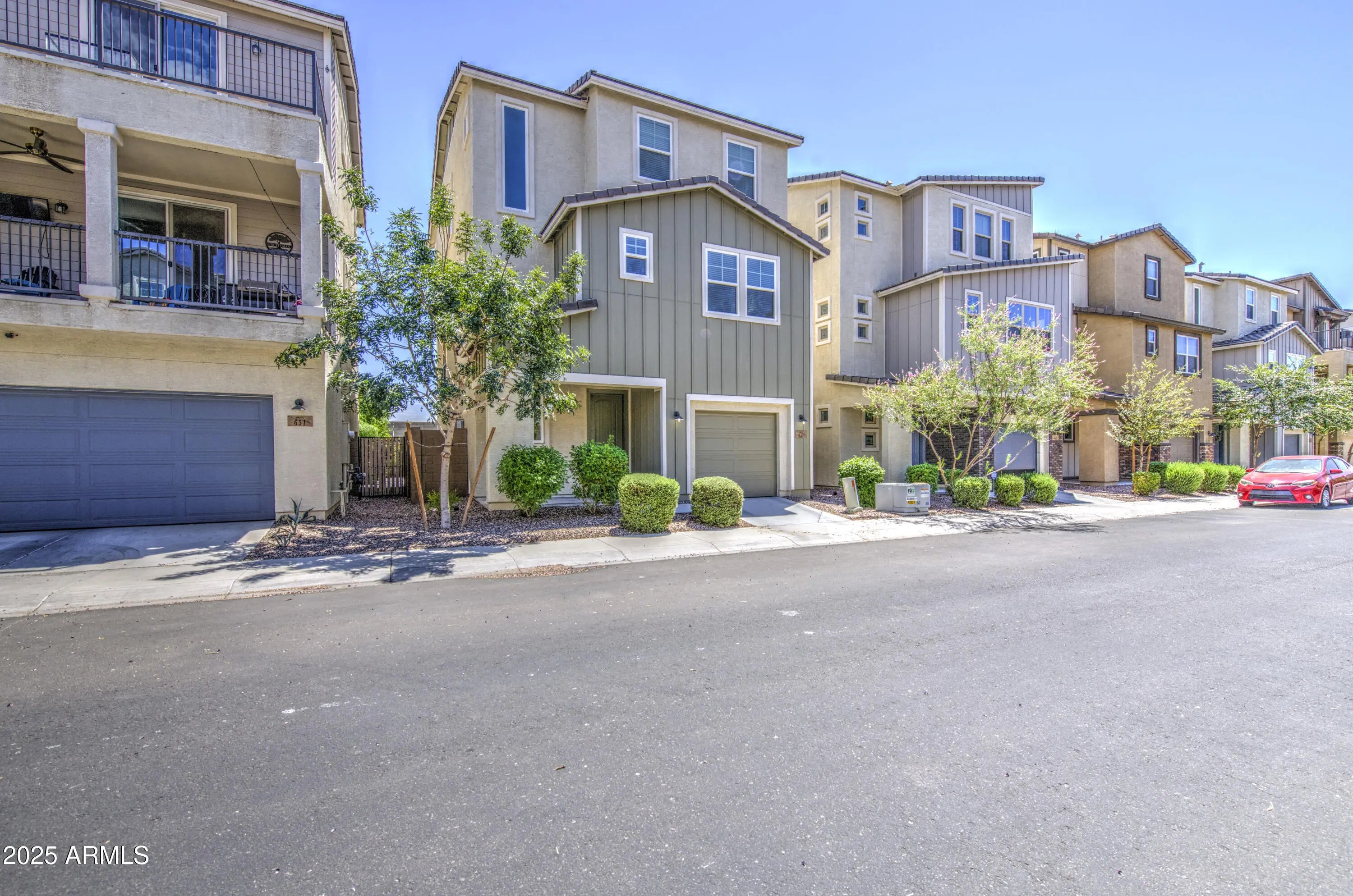 Photo of Listing #6896194