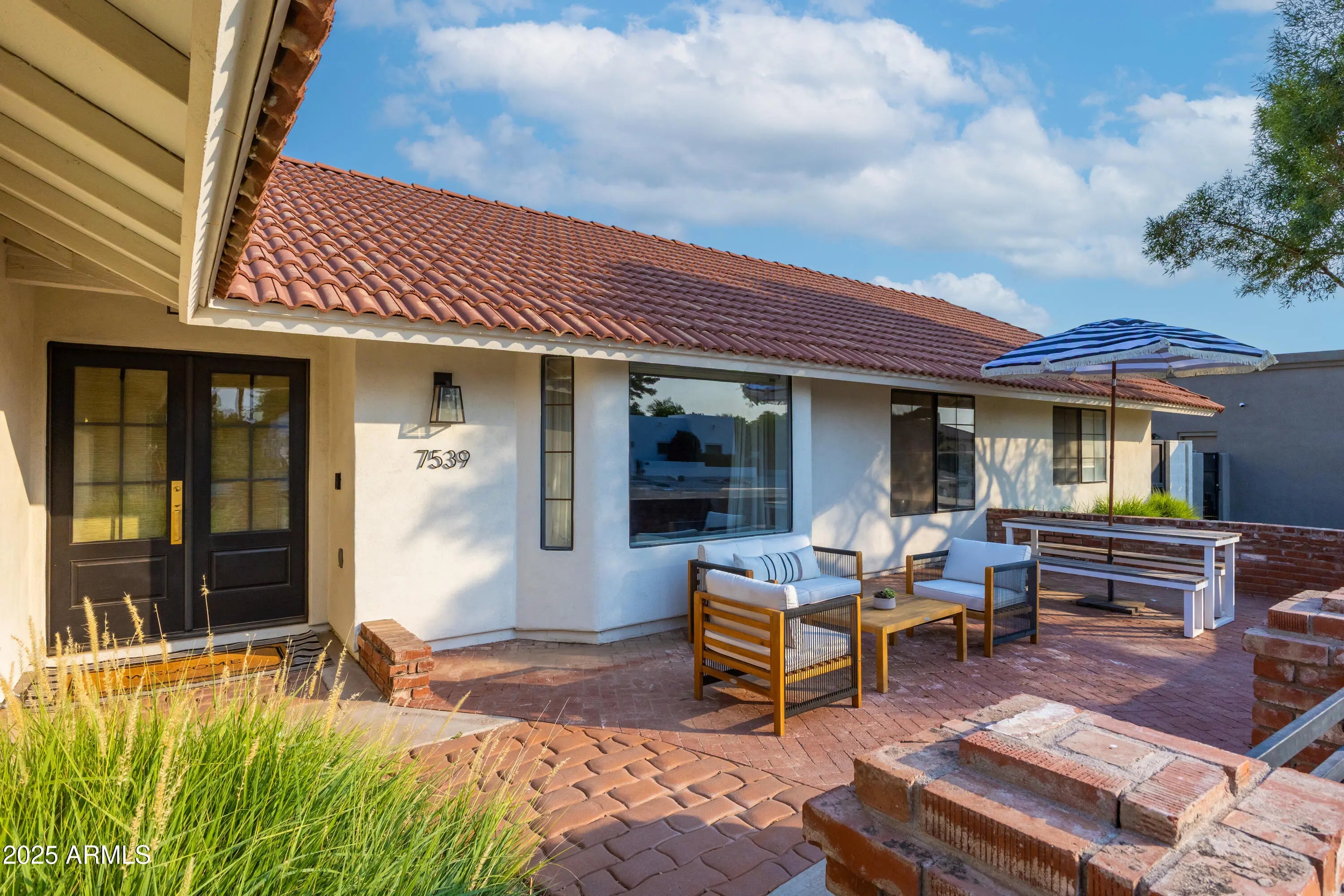 Photo of Listing #6894047