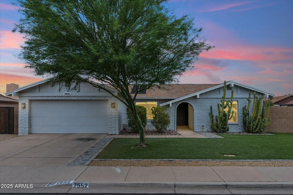 2552 W Kiva Avenue, Mesa