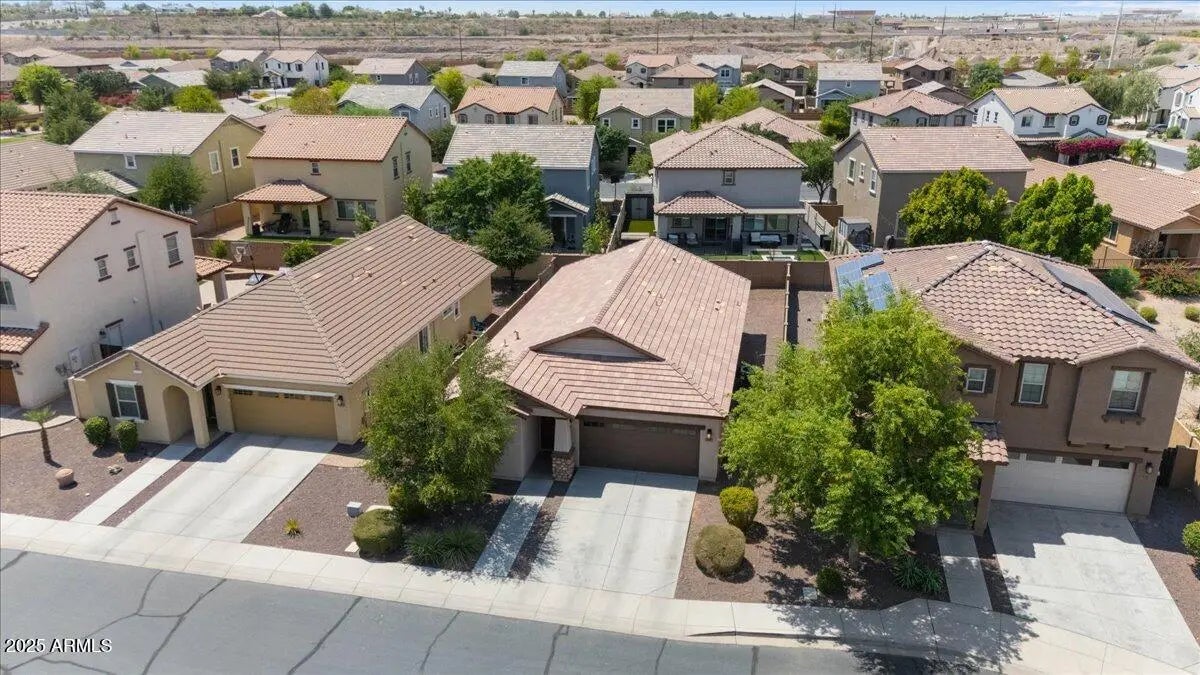 Photo of Listing #6895178