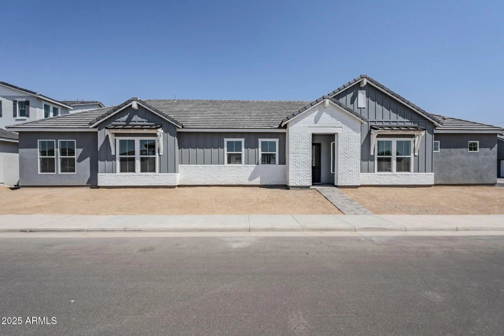11980 N Luckenbach Street, Surprise