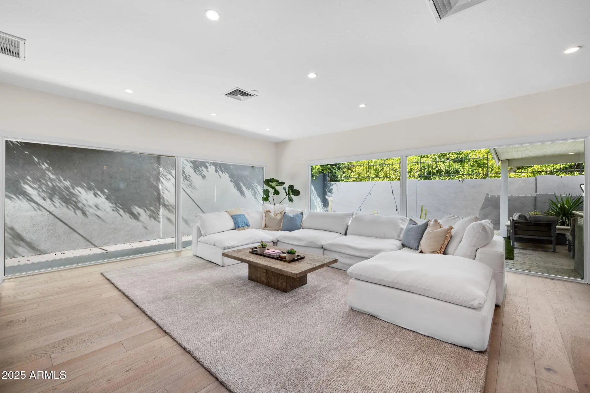 Photo of Listing #6909864