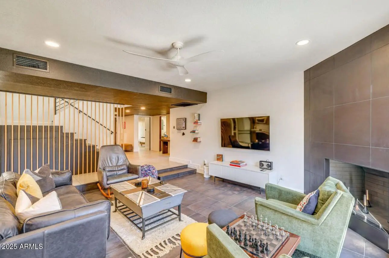 Photo of Listing #6893899