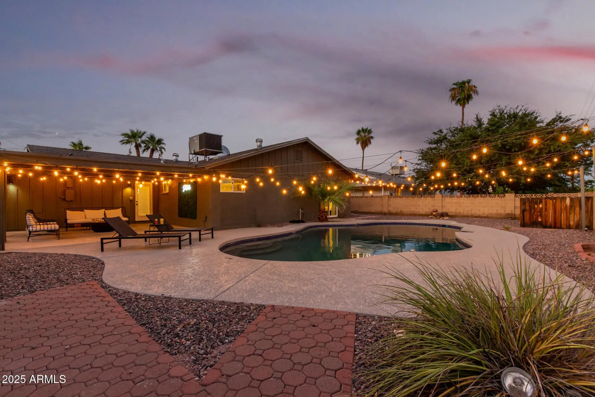 Photo of Listing #6893896