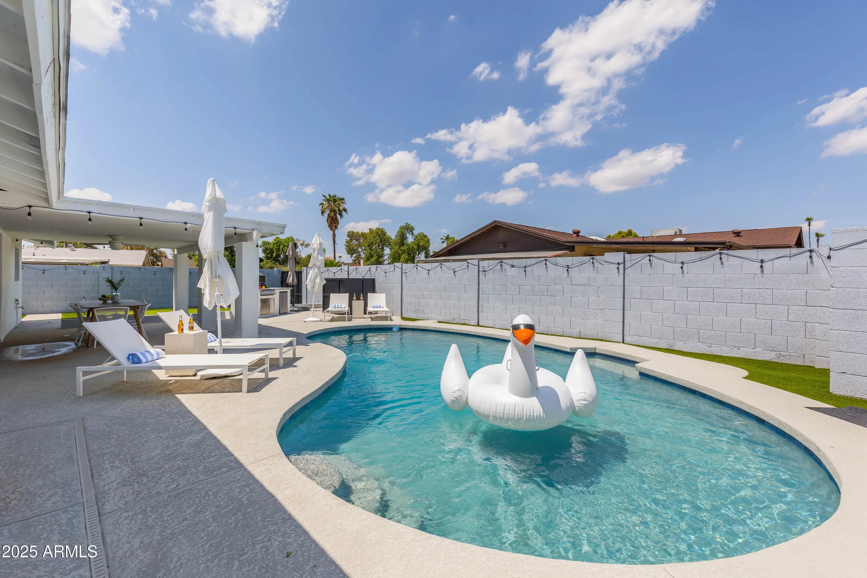 Photo of Listing #6893905