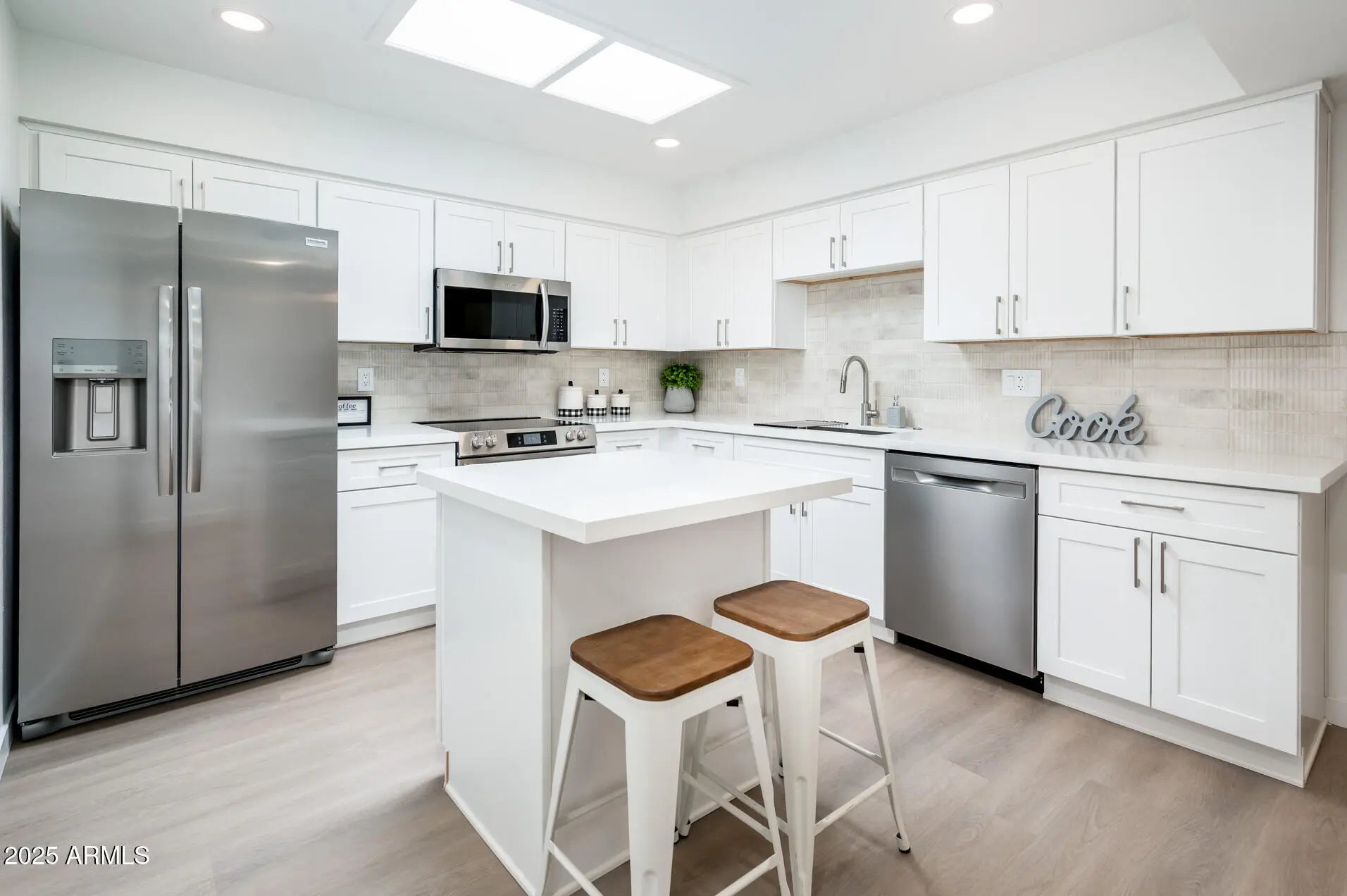 Photo of Listing #6894986