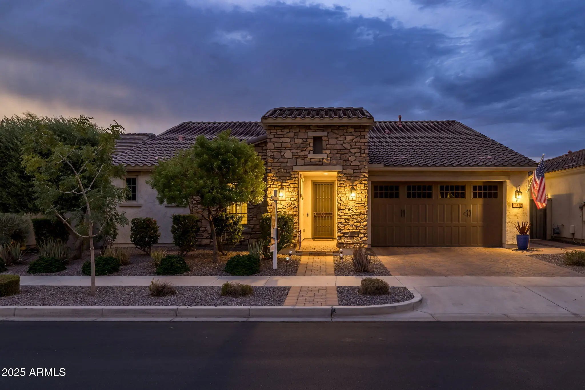 Photo of Listing #6895716