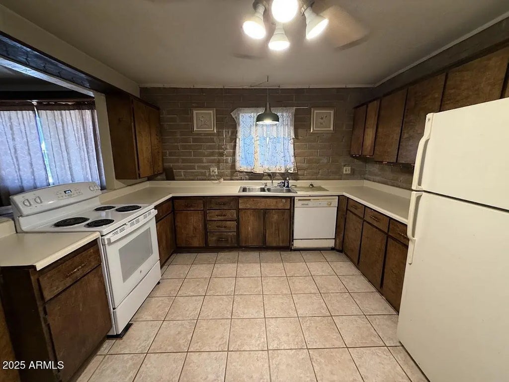 27028 E Quartzite Drive, Florence