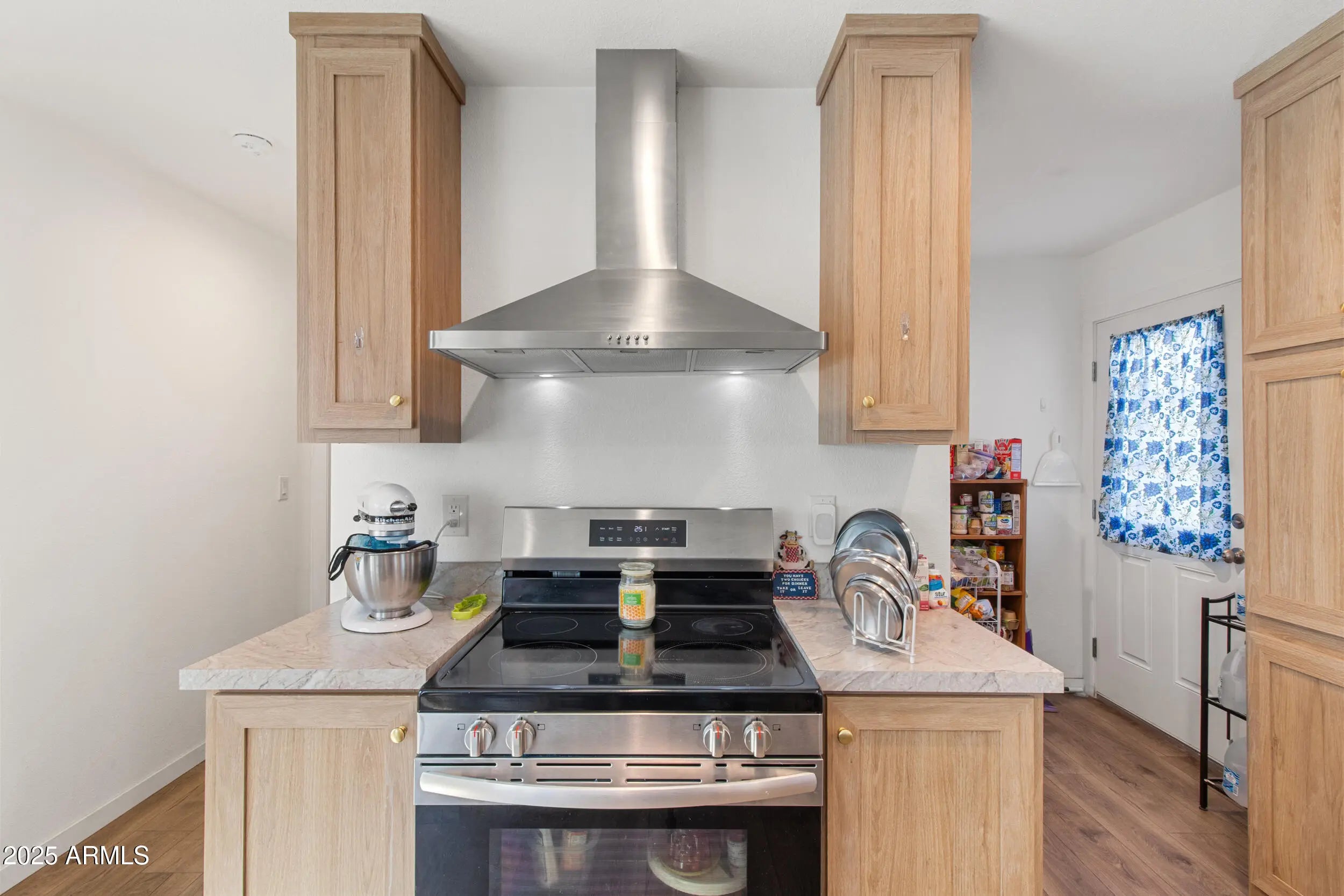 Photo of Listing #6894742