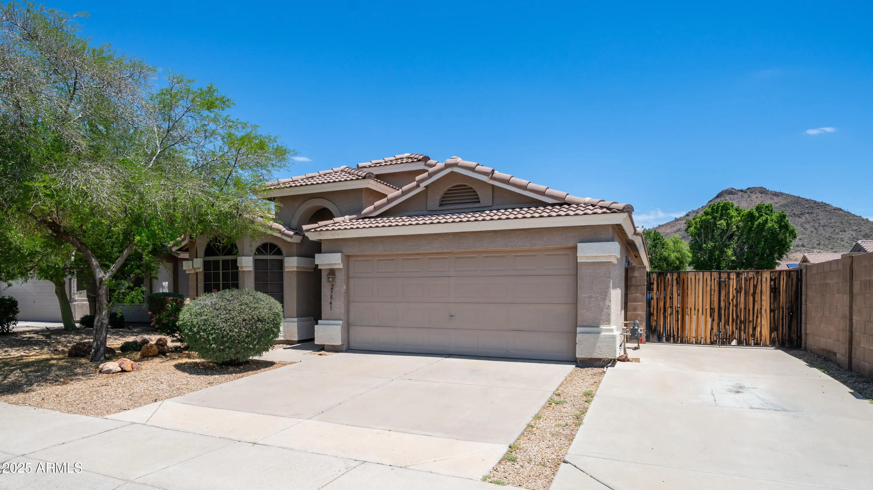 Photo of Listing #6895274