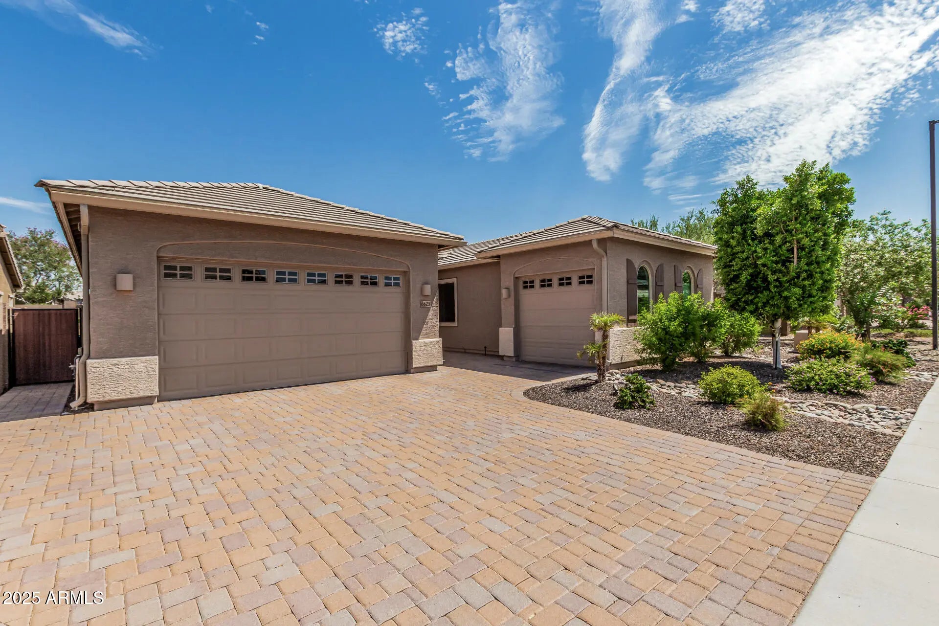 Photo of Listing #6895687