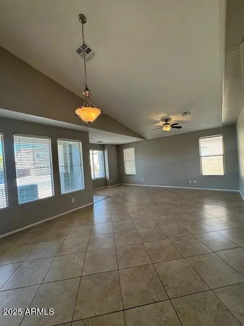 Photo of Listing #6897027