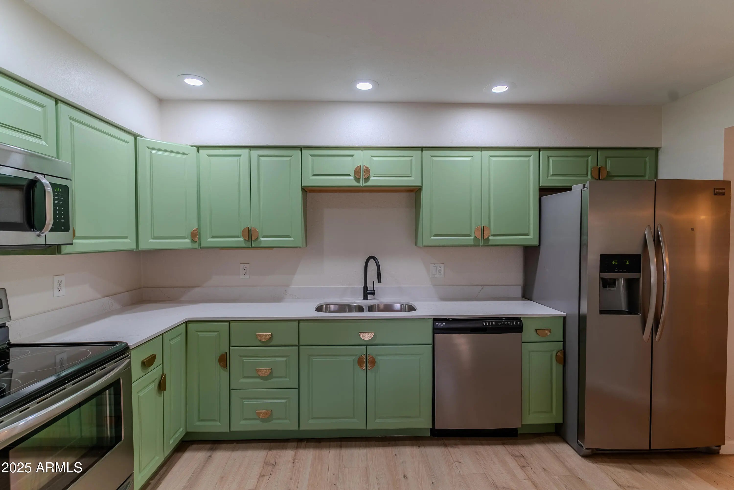 Photo of Listing #6895575