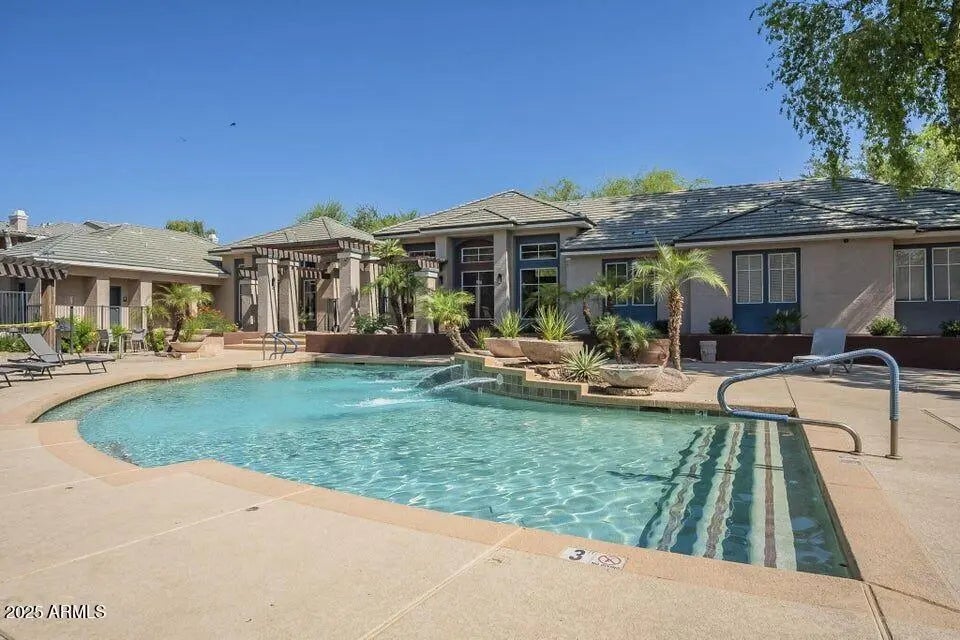 Photo of Listing #6895467