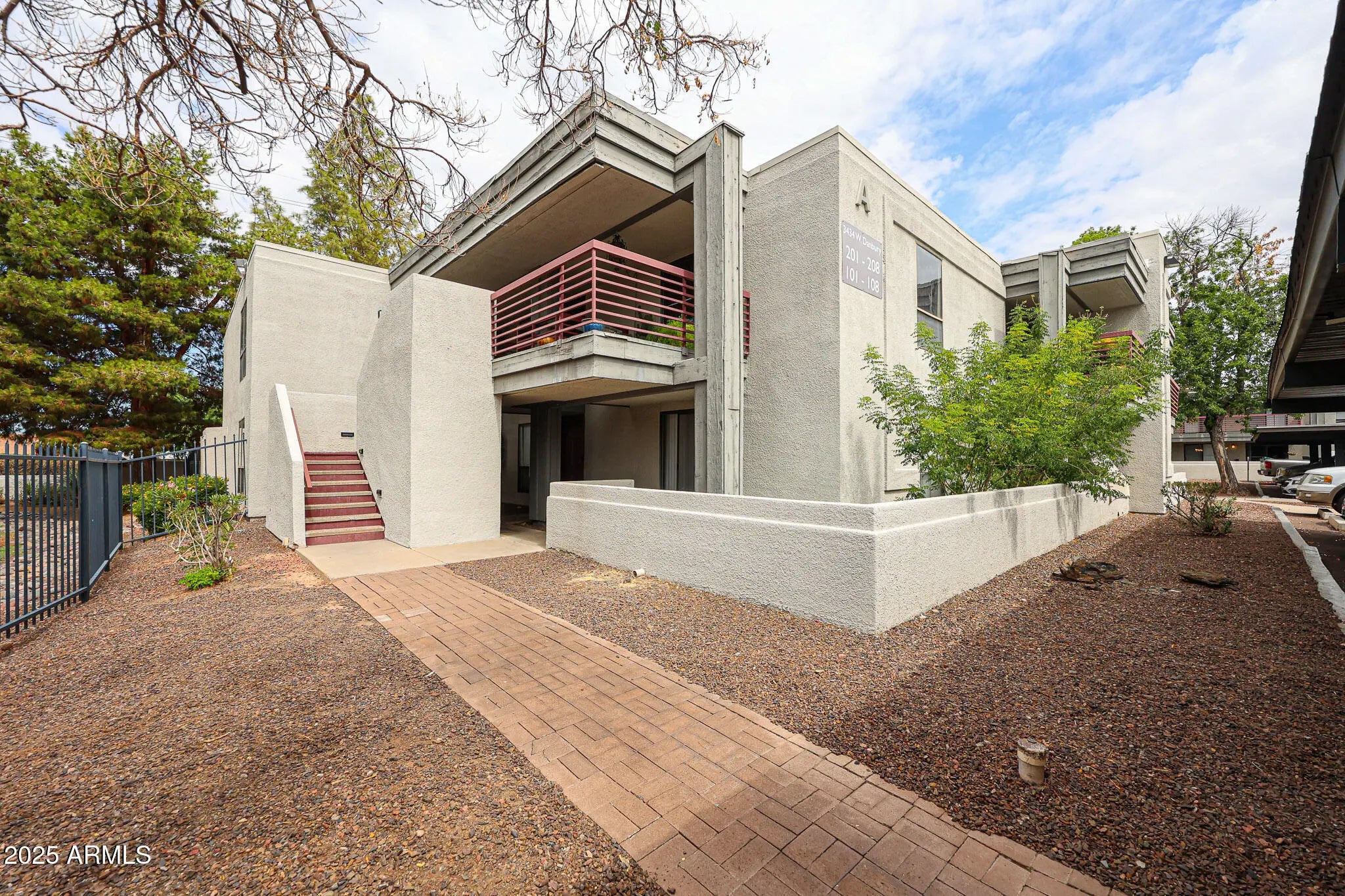 Photo of Listing #6895688