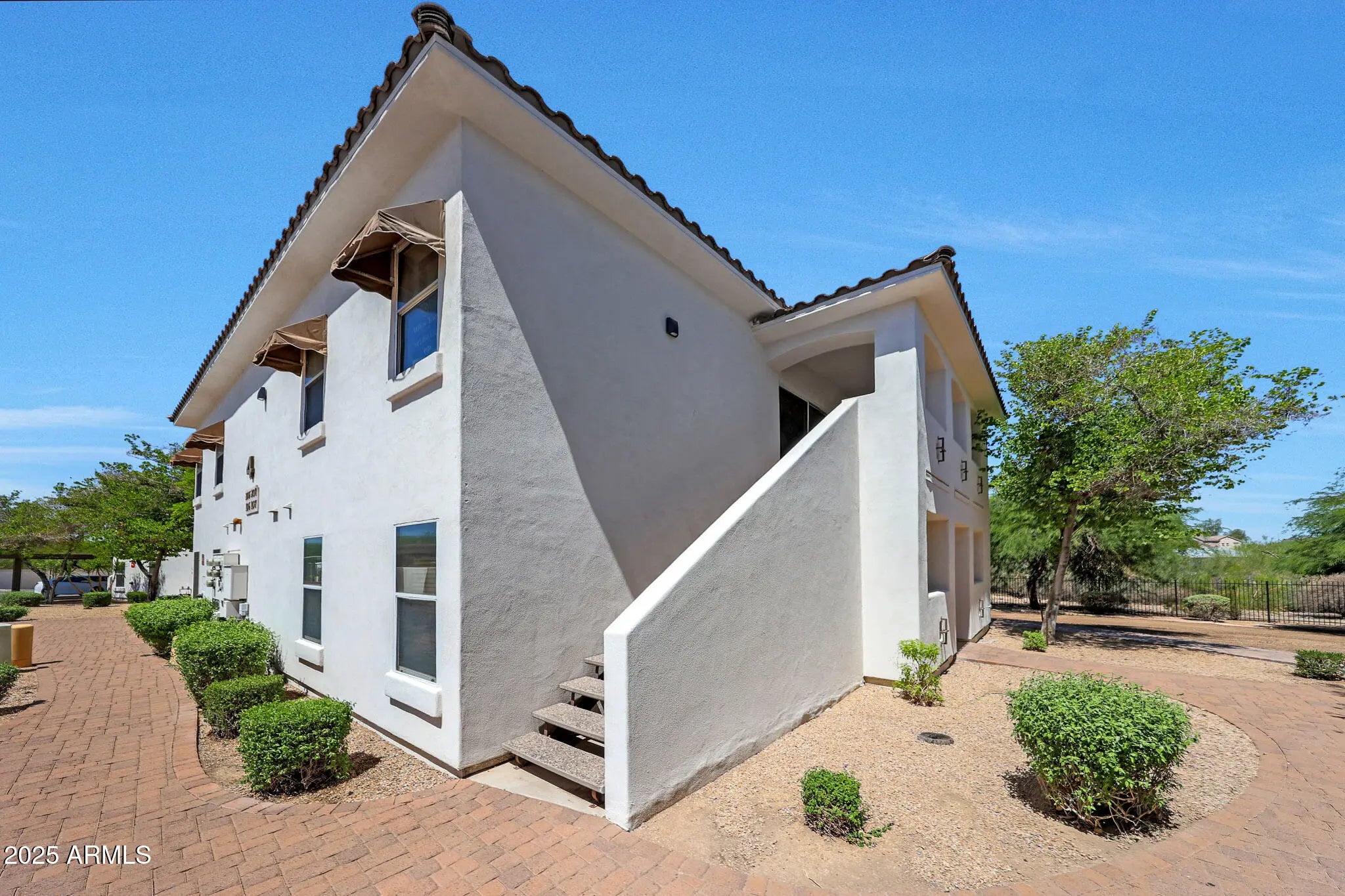 Photo of Listing #6896425