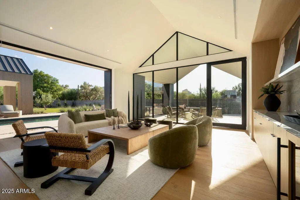 Photo of Listing #6913208