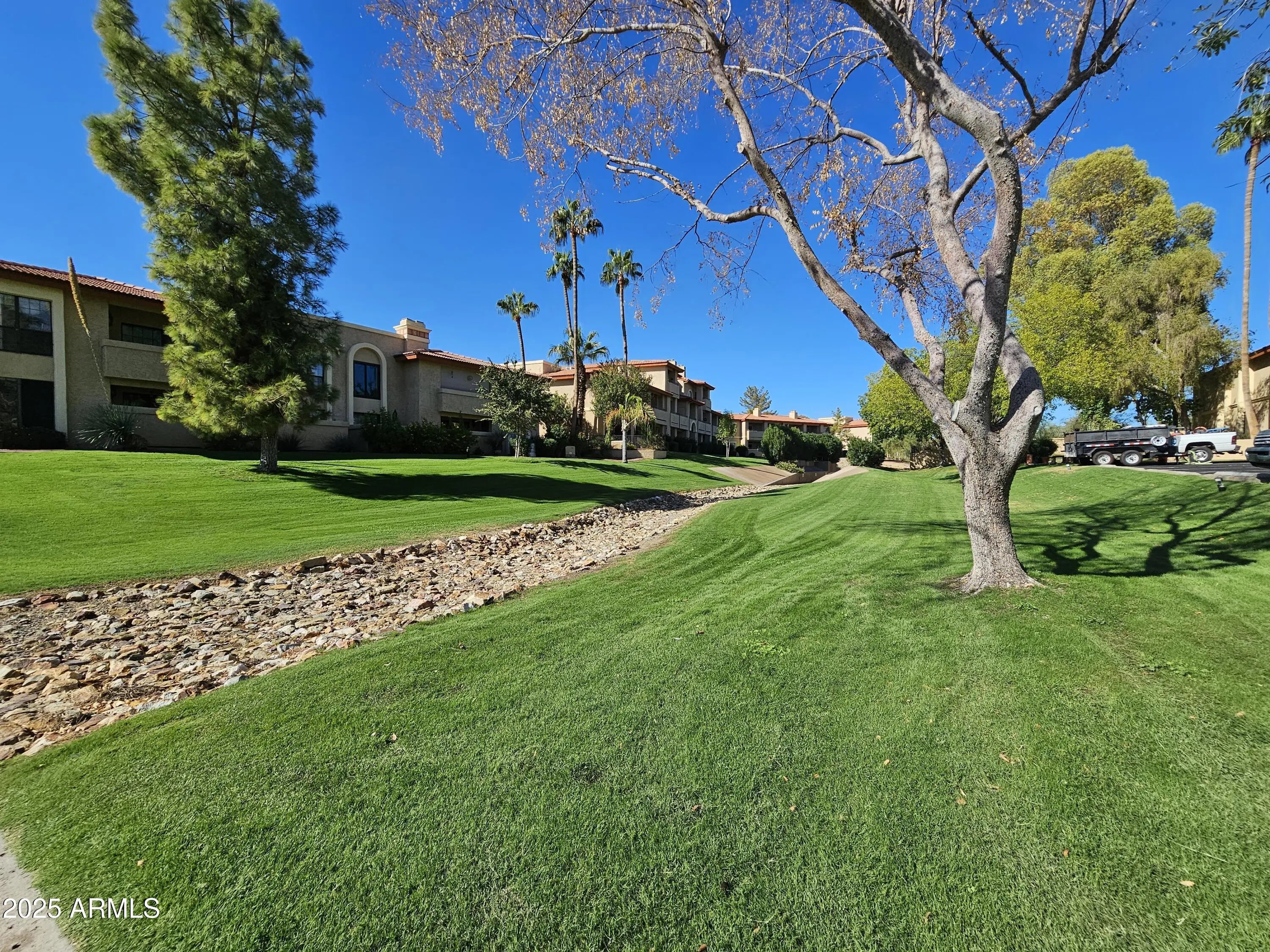 Photo of Listing #6896050