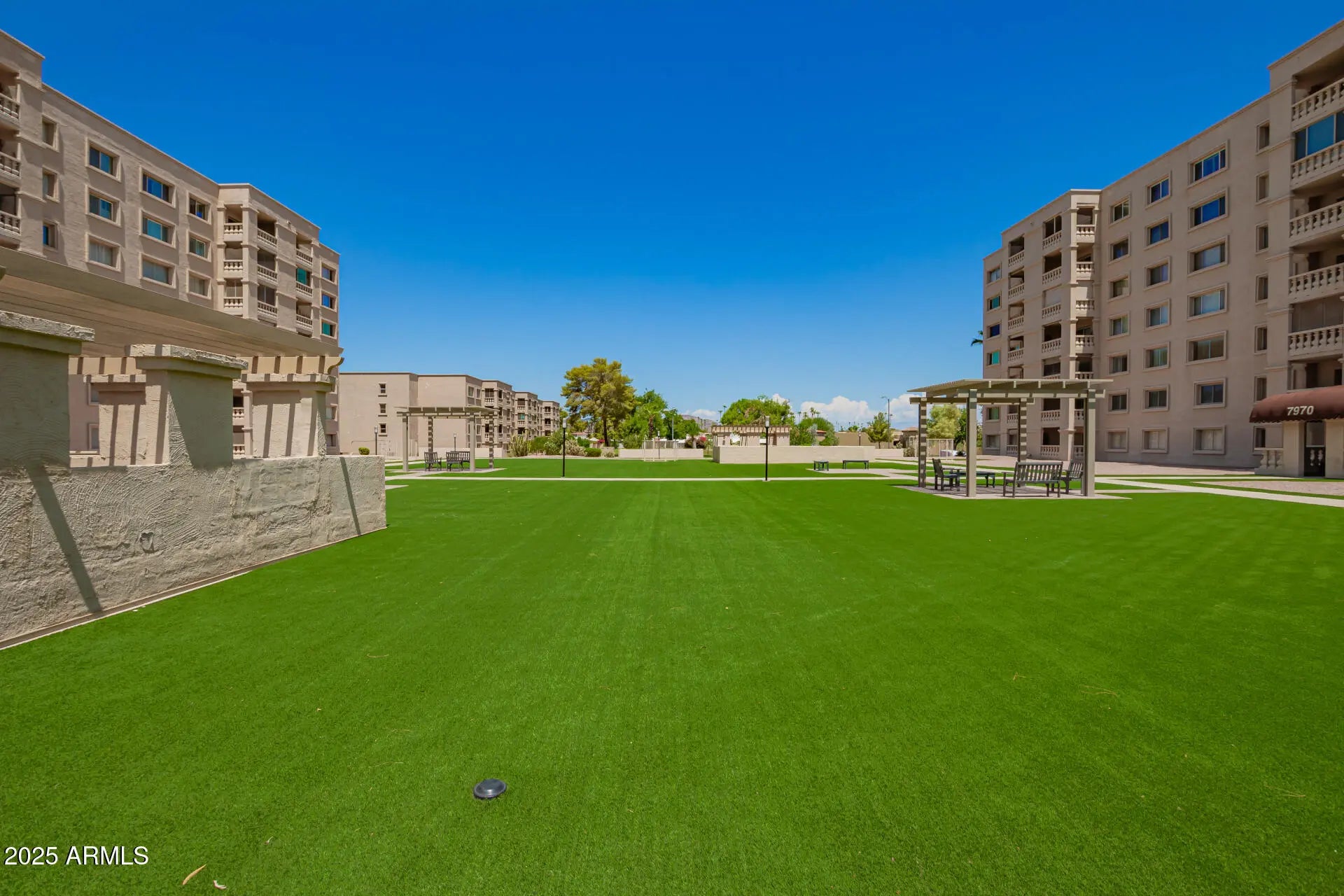 Photo of Listing #6896088